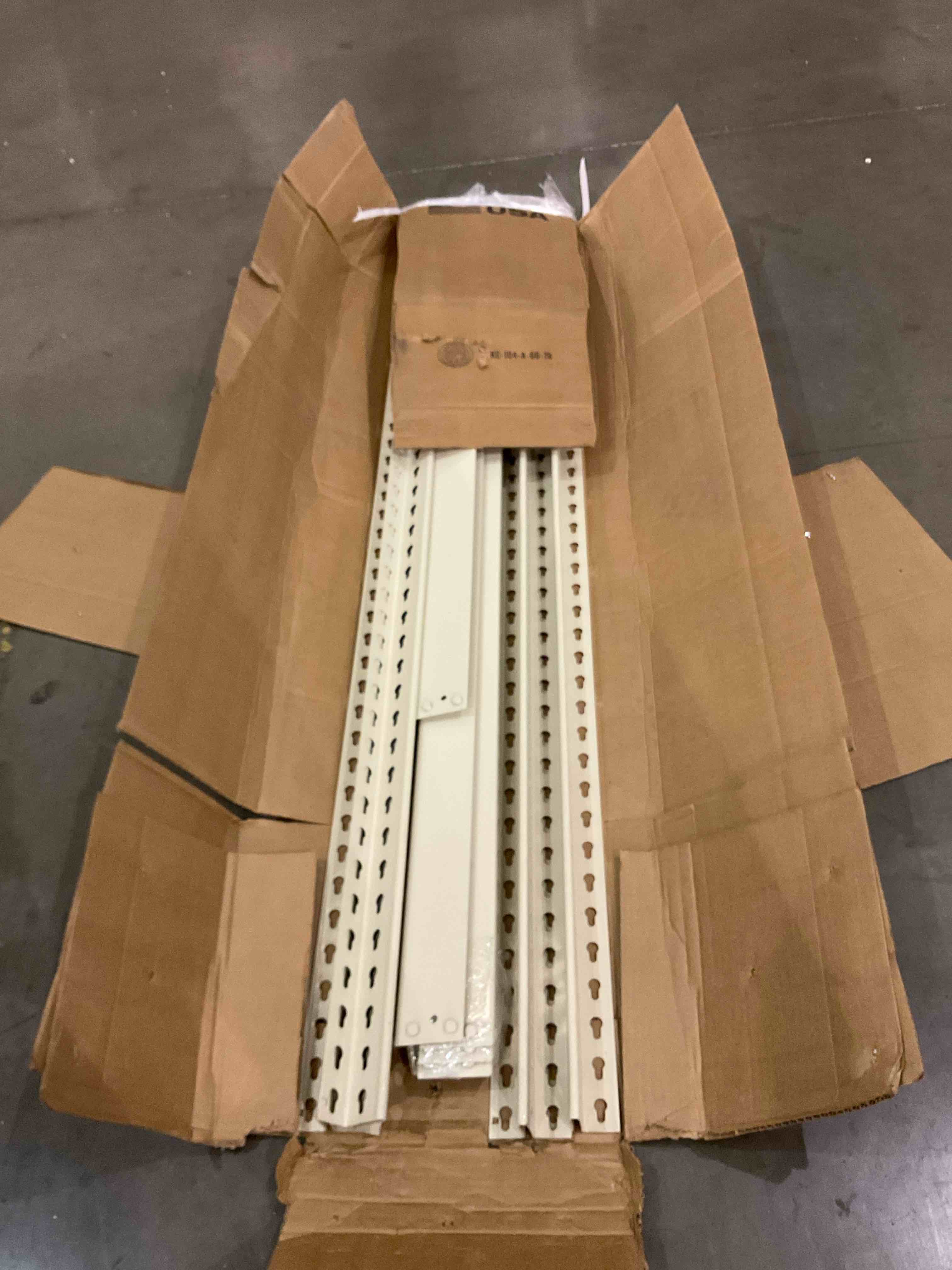 https://s3.amazonaws.com/lotting-images-prod/bidfta/PPE2488365_1746470869011.jpeg