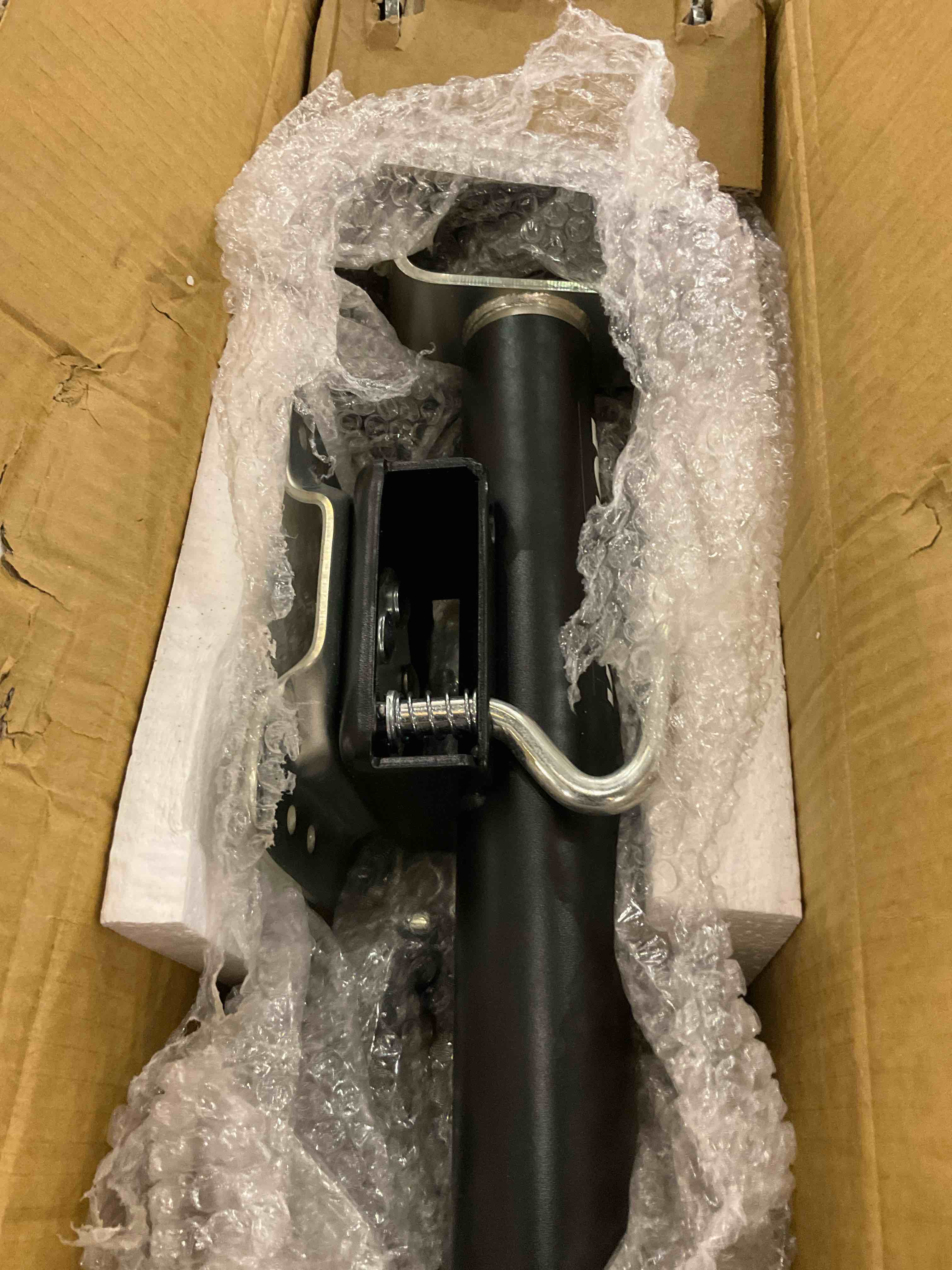 https://s3.amazonaws.com/lotting-images-prod/bidfta/PPE2488923_1750166920915.jpeg