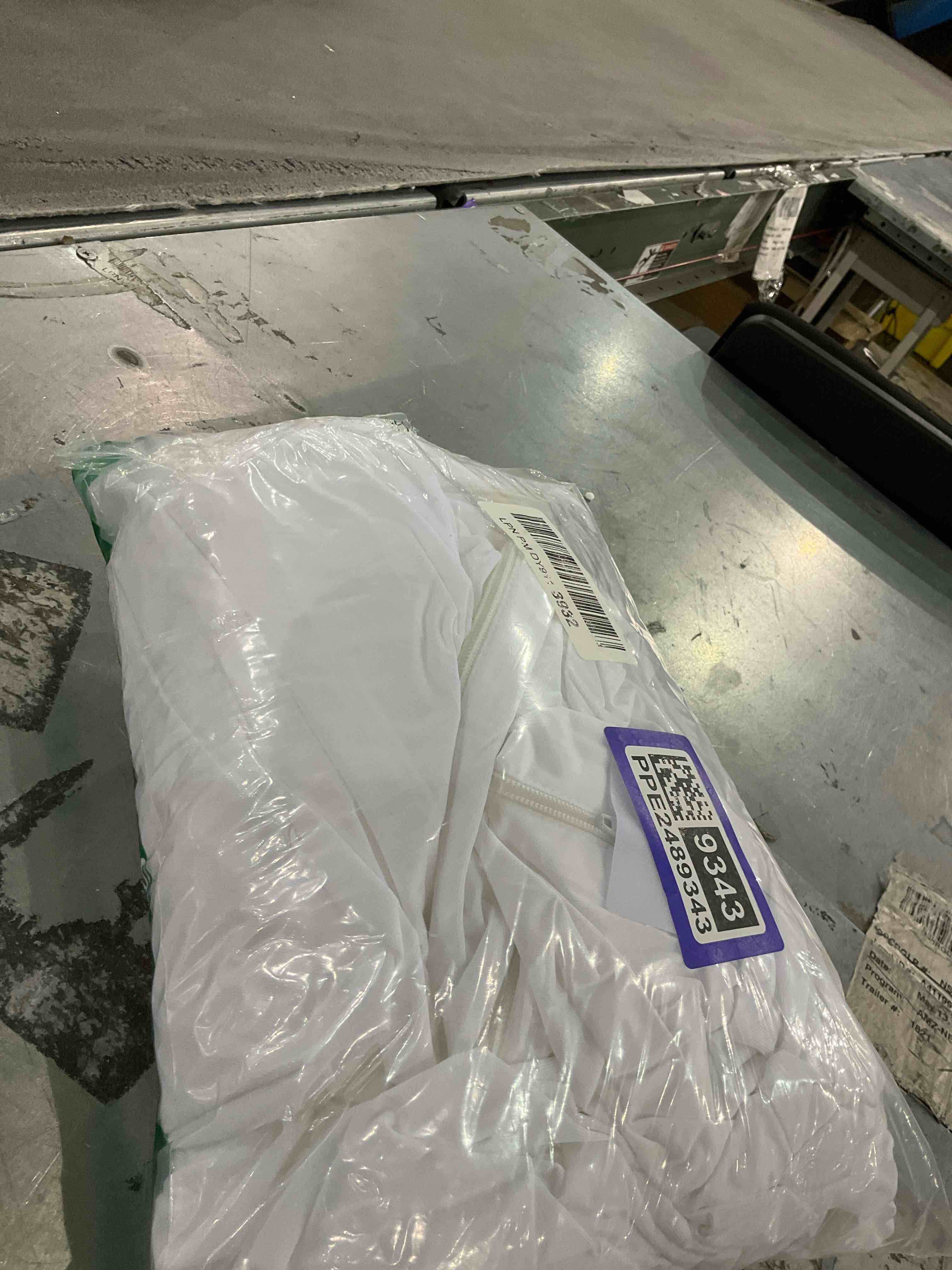 https://s3.amazonaws.com/lotting-images-prod/bidfta/PPE2489343_1750418324666.jpeg