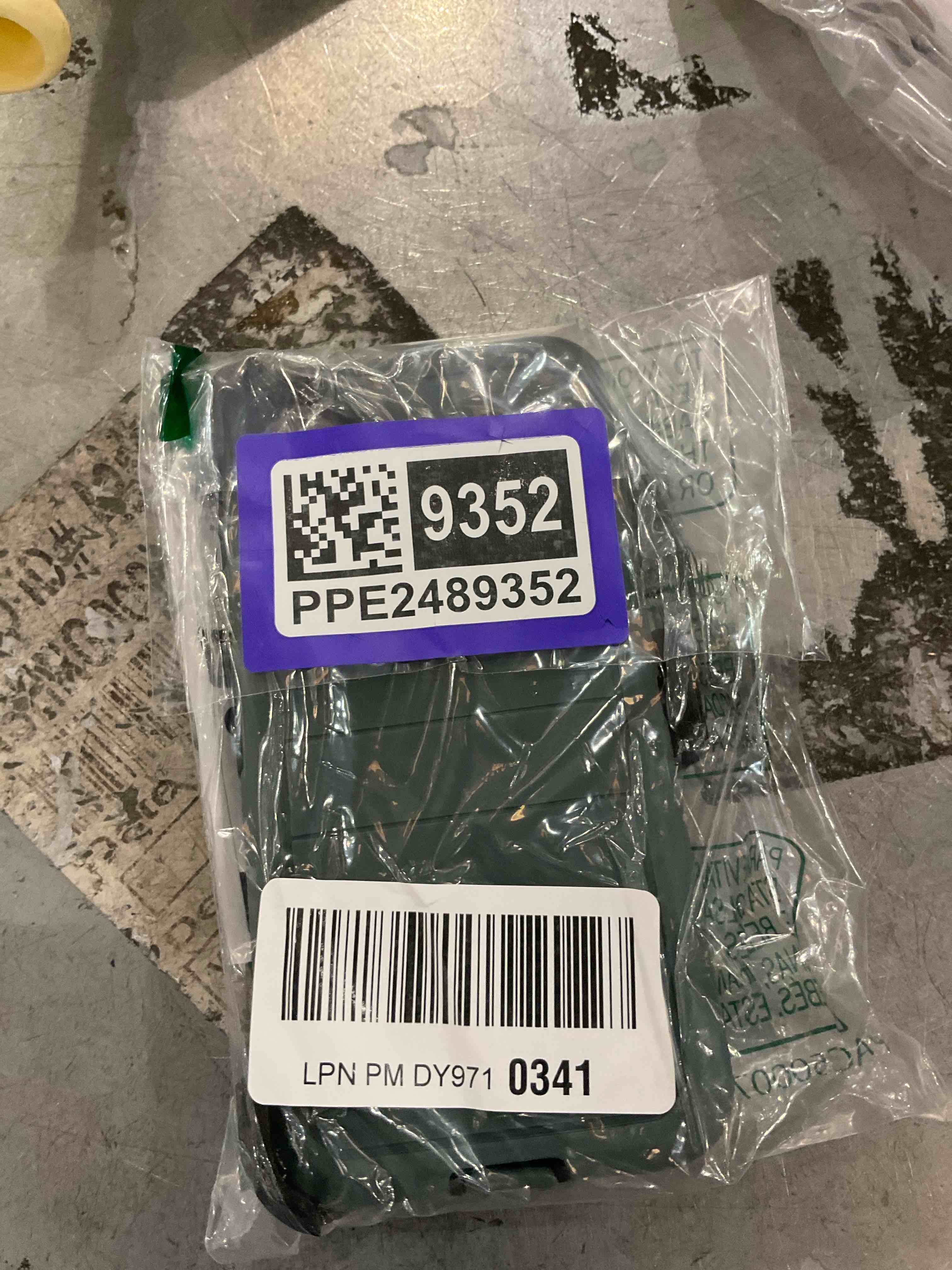 https://s3.amazonaws.com/lotting-images-prod/bidfta/PPE2489352_1750274151323.jpeg