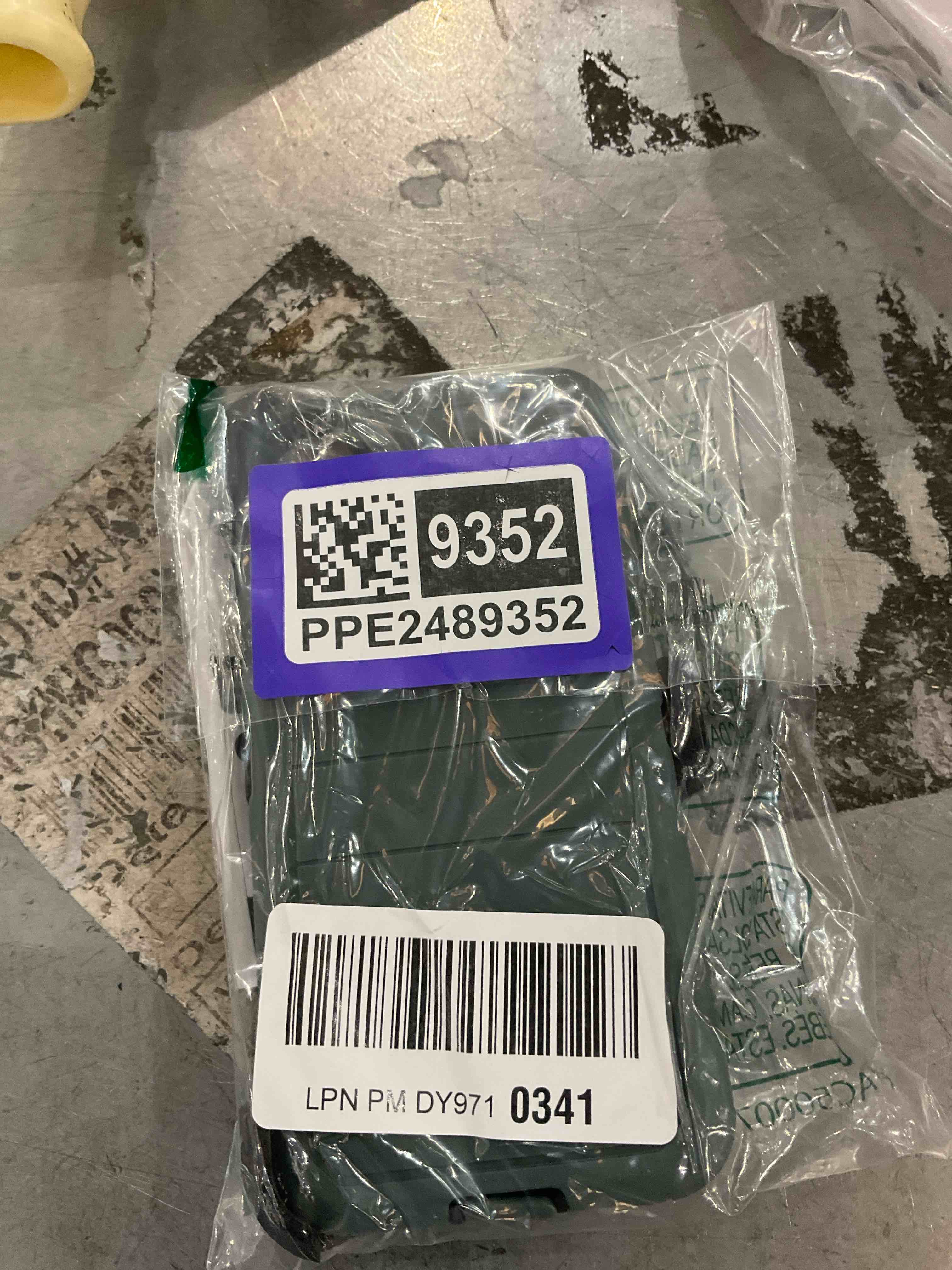 https://s3.amazonaws.com/lotting-images-prod/bidfta/PPE2489352_1750274152292.jpeg