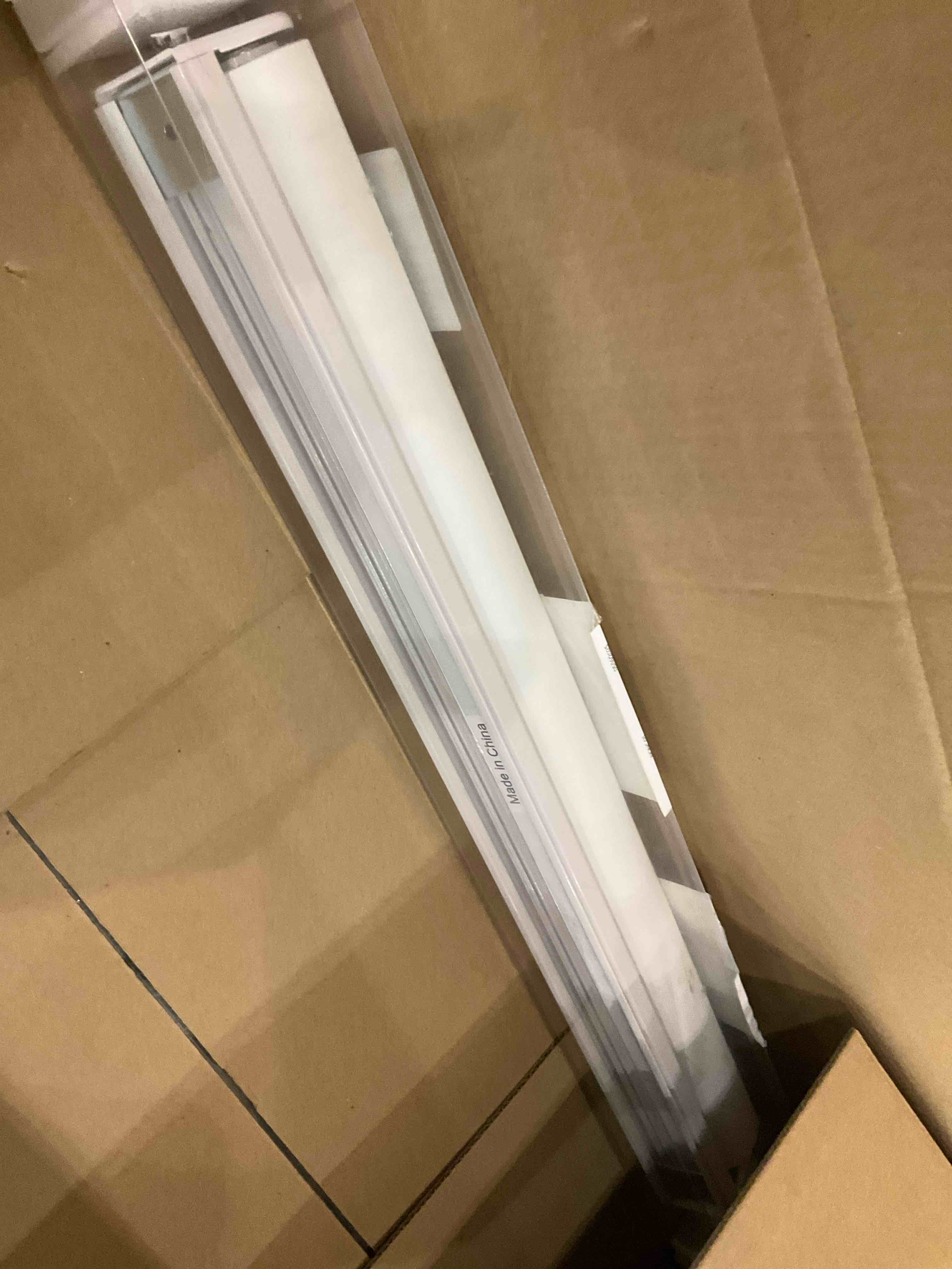 https://s3.amazonaws.com/lotting-images-prod/bidfta/PPE2489513_1750341372737.jpeg