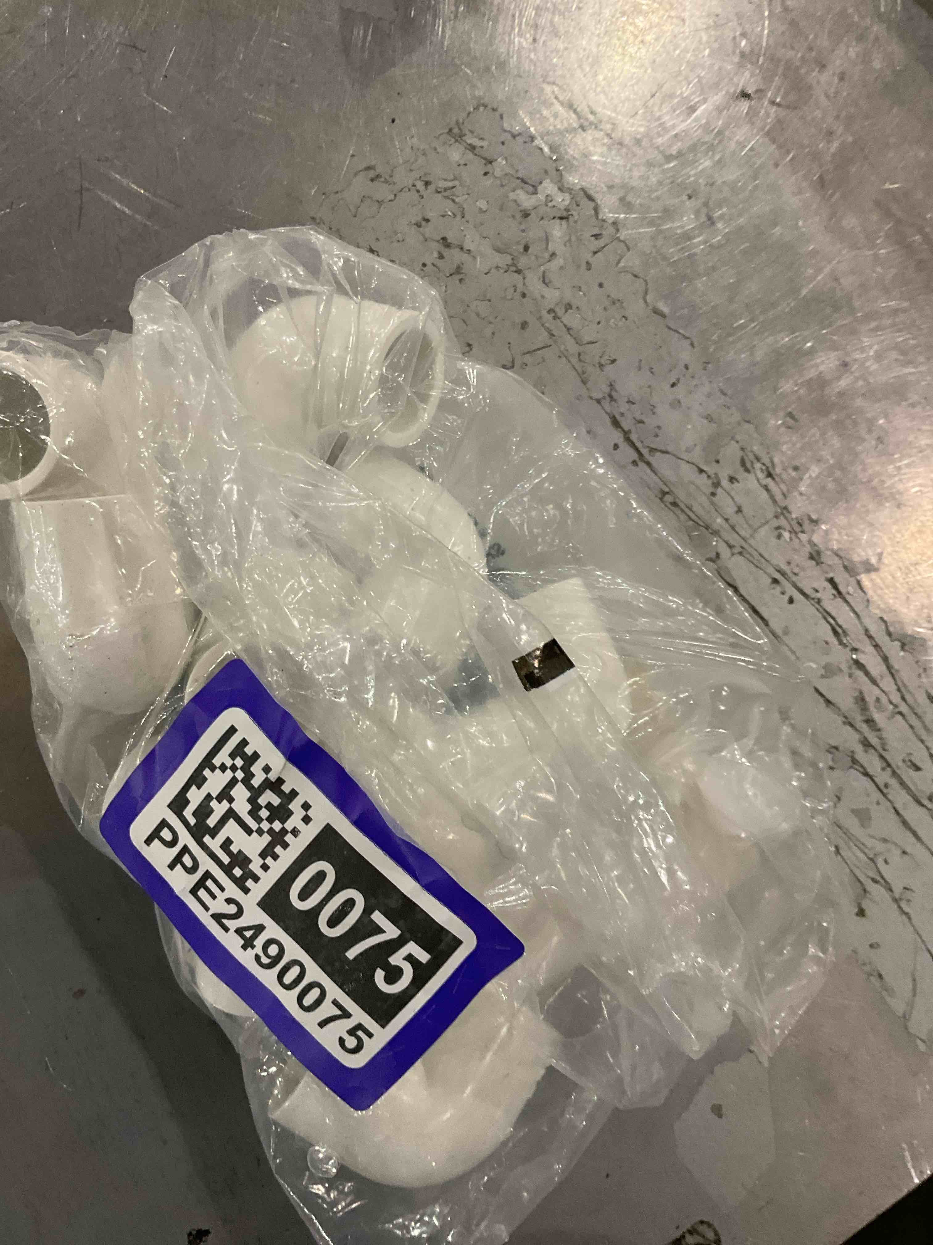 https://s3.amazonaws.com/lotting-images-prod/bidfta/PPE2490075_1750429345580.jpeg