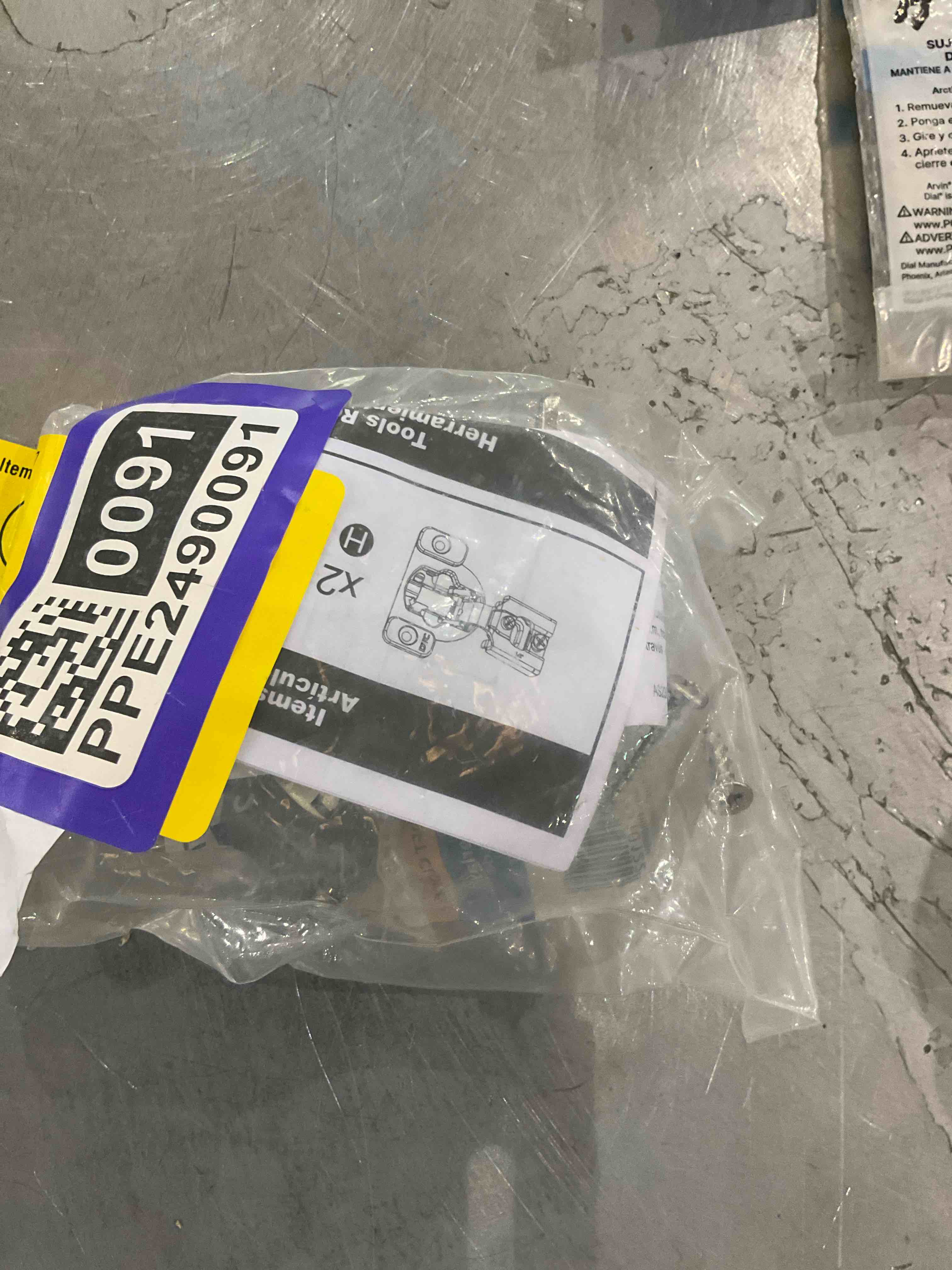 https://s3.amazonaws.com/lotting-images-prod/bidfta/PPE2490091_1750429089125.jpeg