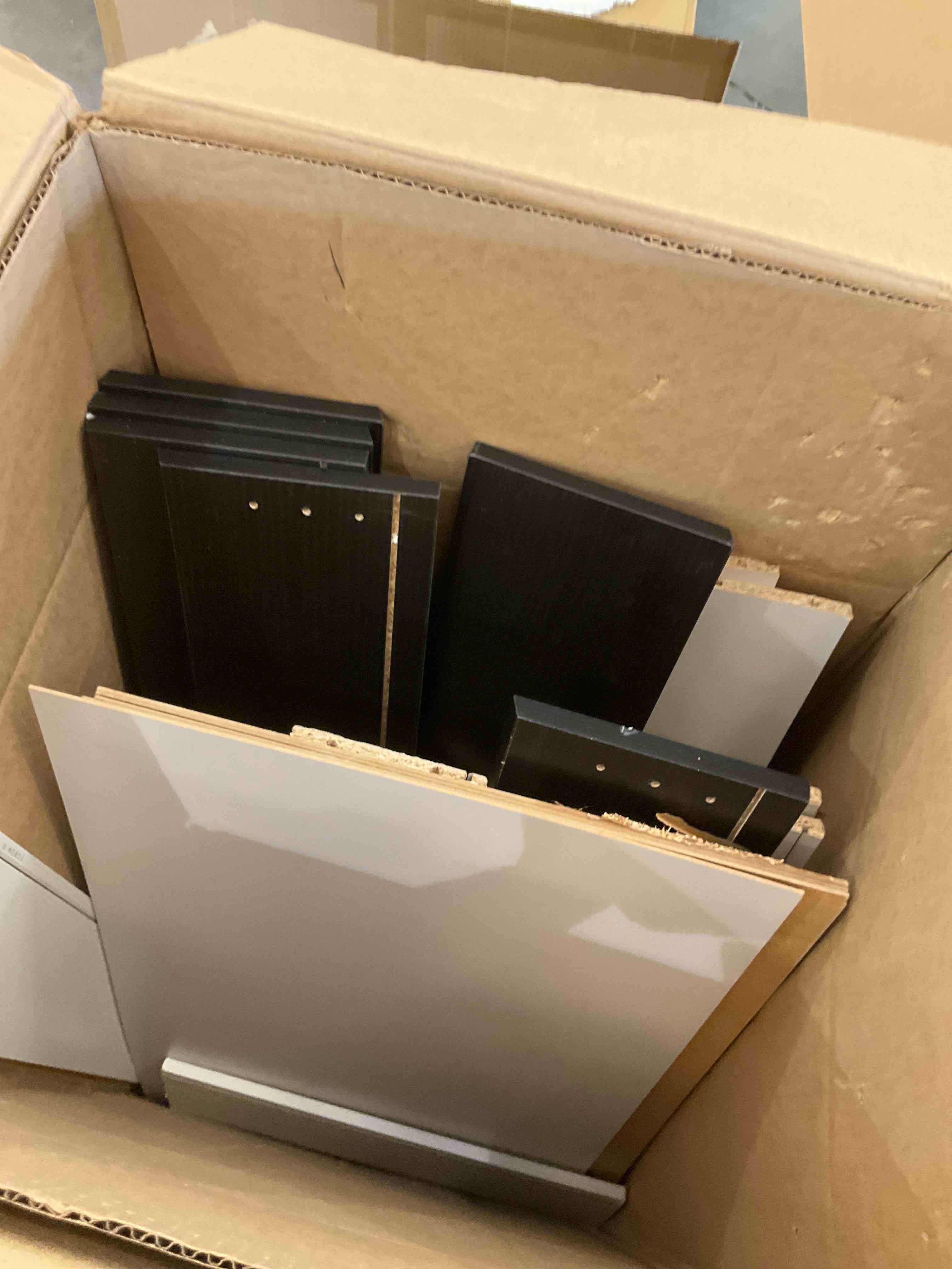 https://s3.amazonaws.com/lotting-images-prod/bidfta/PPE2490221_1750444001952.jpeg