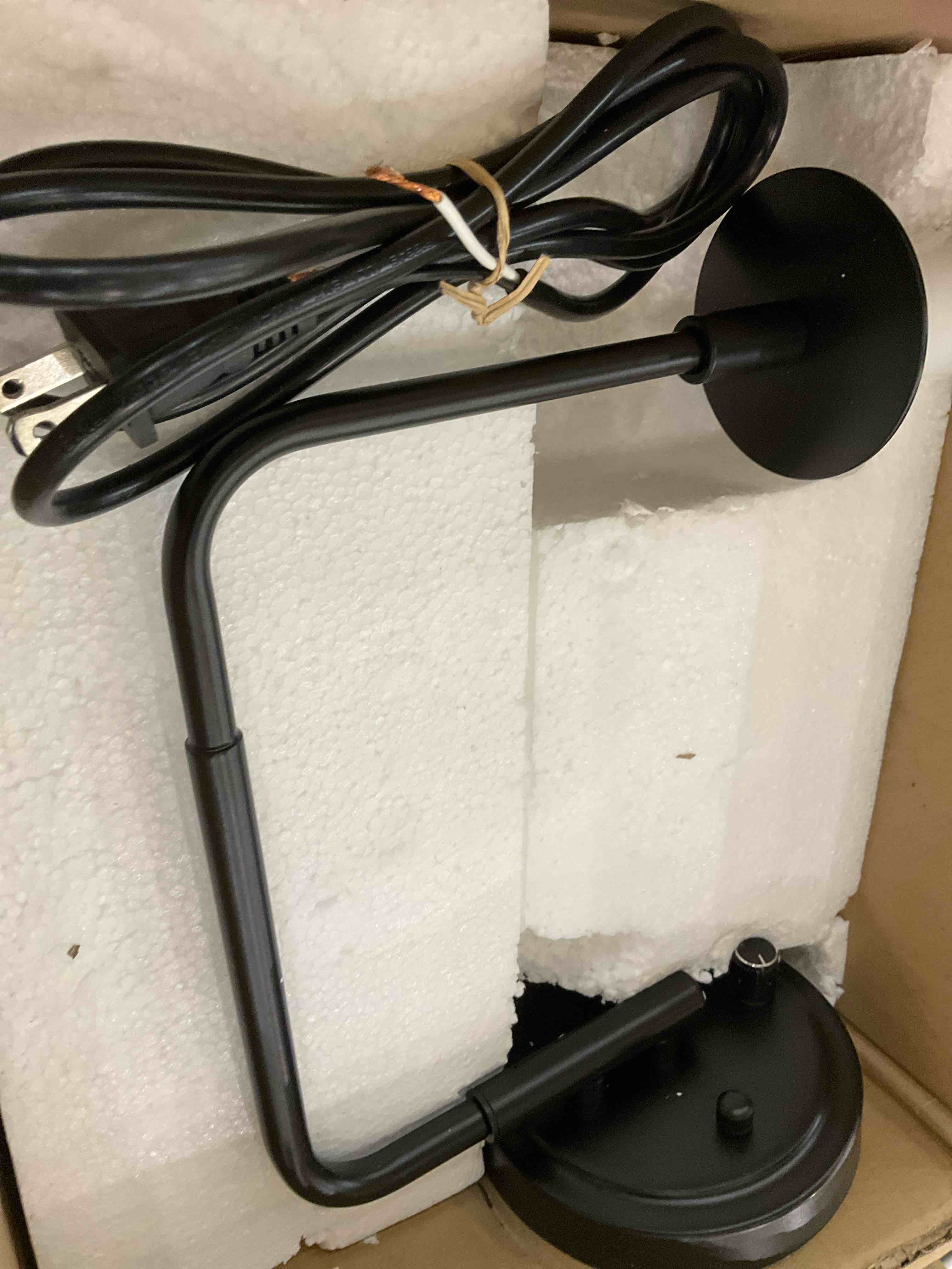 https://s3.amazonaws.com/lotting-images-prod/bidfta/PPE2490343_1750441554657.jpeg