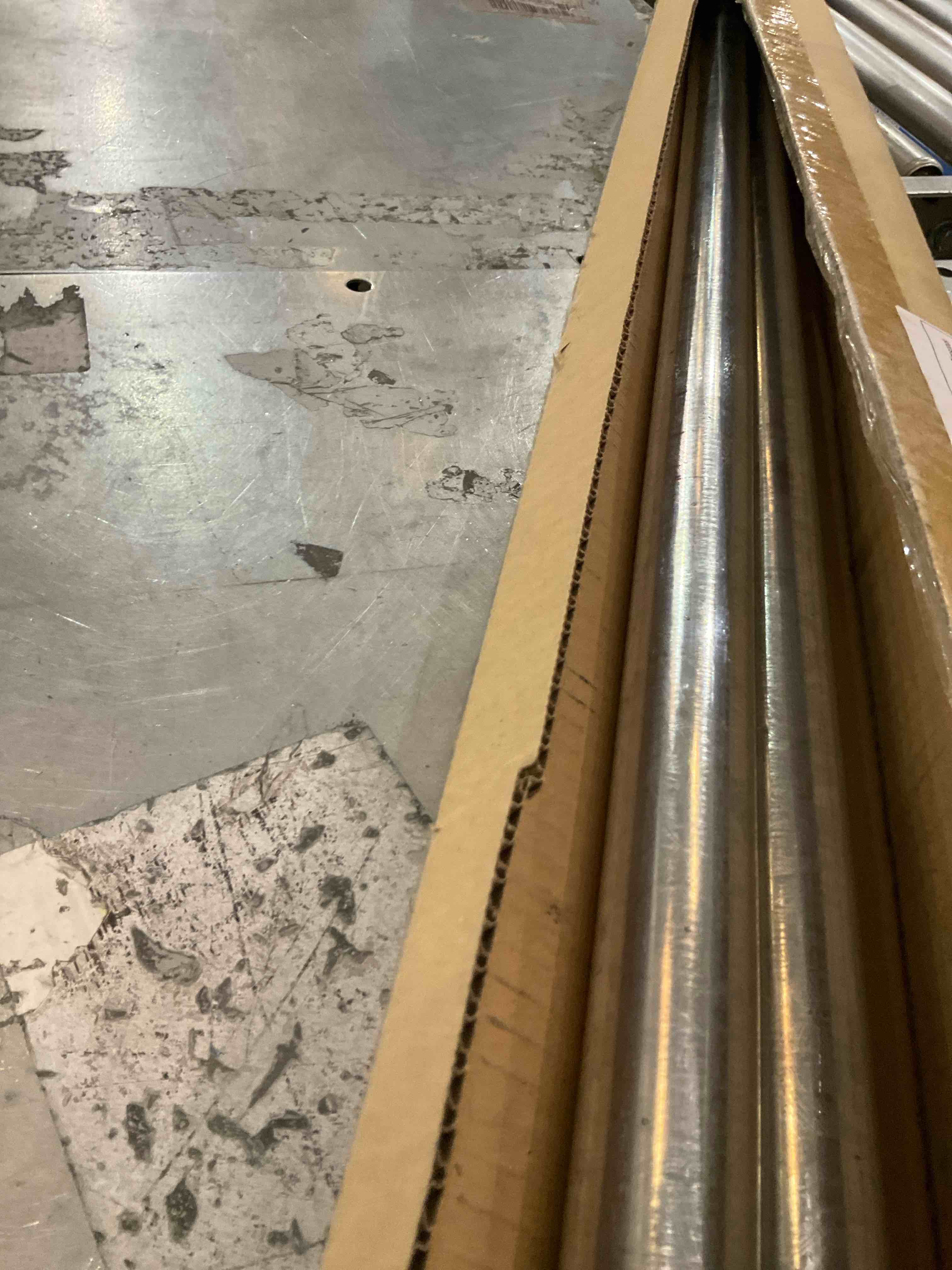 https://s3.amazonaws.com/lotting-images-prod/bidfta/PPE2490821_1750692330862.jpeg