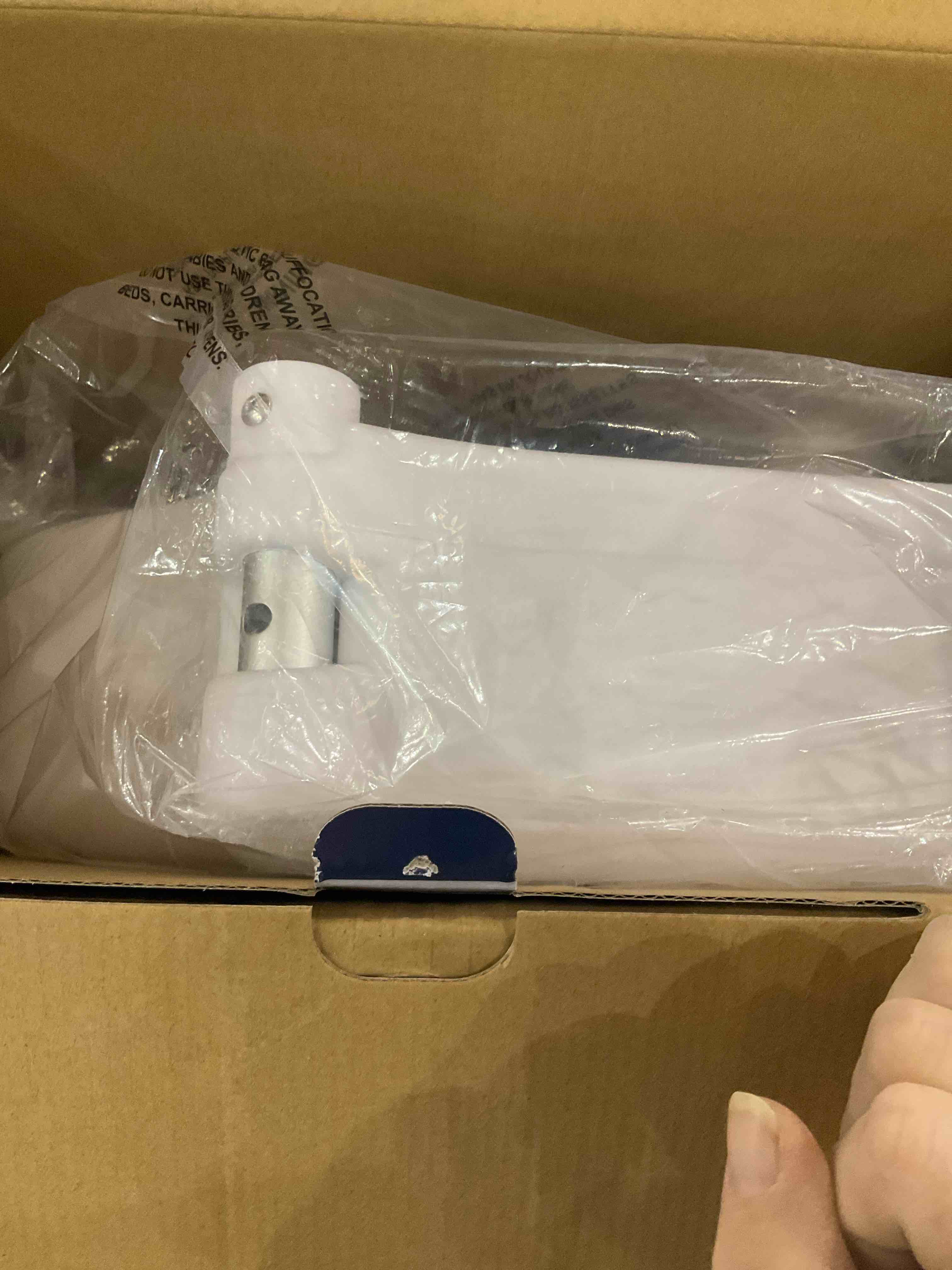 https://s3.amazonaws.com/lotting-images-prod/bidfta/PPE2491117_1745930454310.jpeg