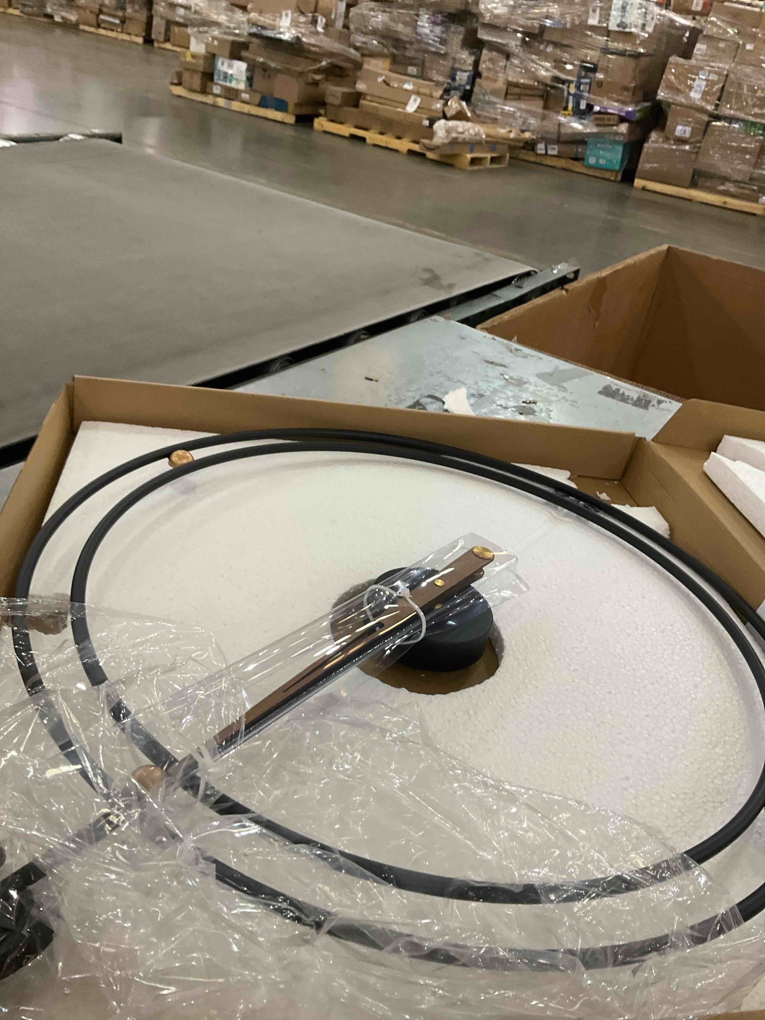 https://s3.amazonaws.com/lotting-images-prod/bidfta/PPE2491323_1745938860802.jpeg