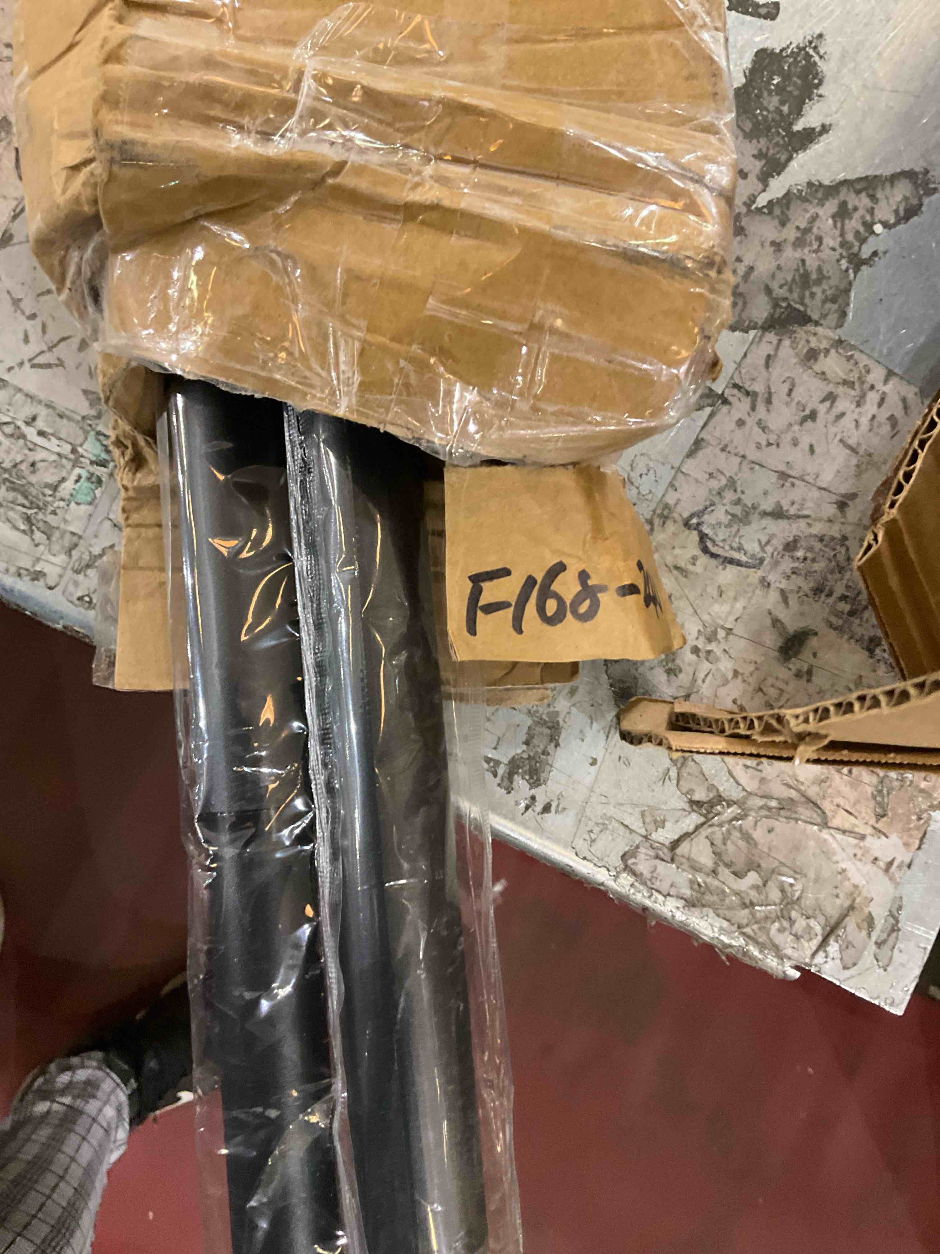 https://s3.amazonaws.com/lotting-images-prod/bidfta/PPE2491476_1745940101879.jpeg