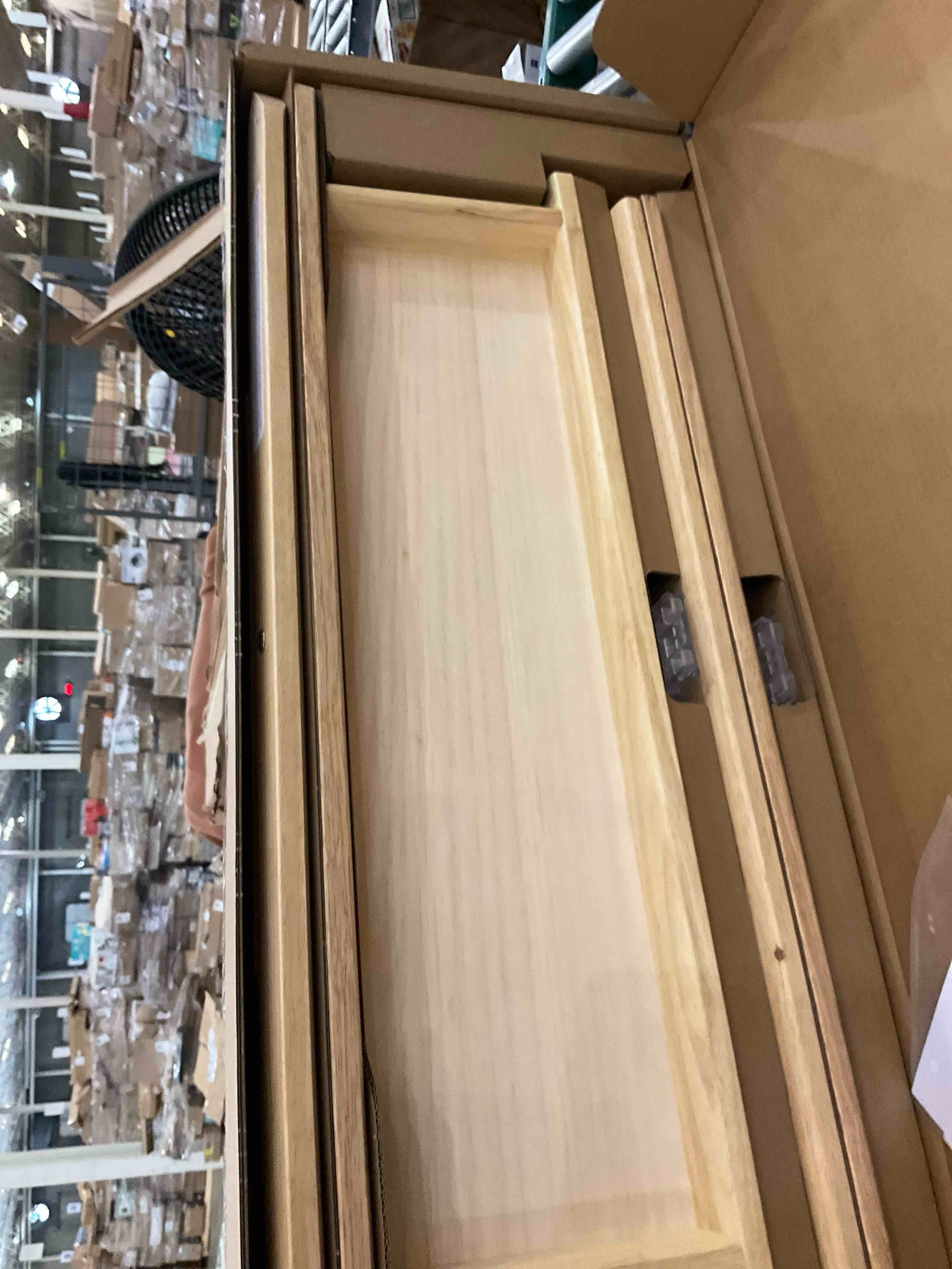 https://s3.amazonaws.com/lotting-images-prod/bidfta/PPE2491666_1745946455584.jpeg