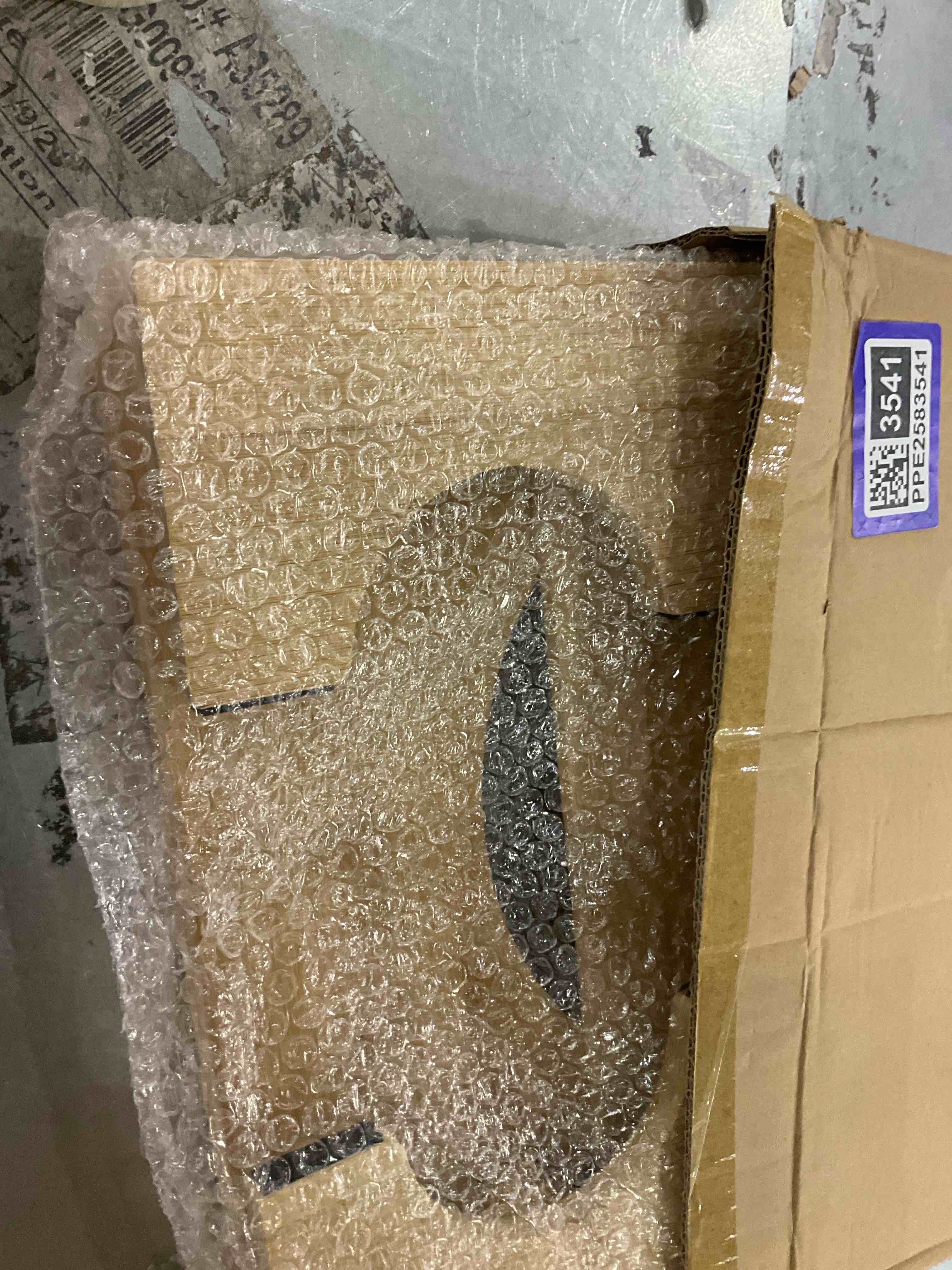 https://s3.amazonaws.com/lotting-images-prod/bidfta/PPE2491844_1746012794656.jpeg