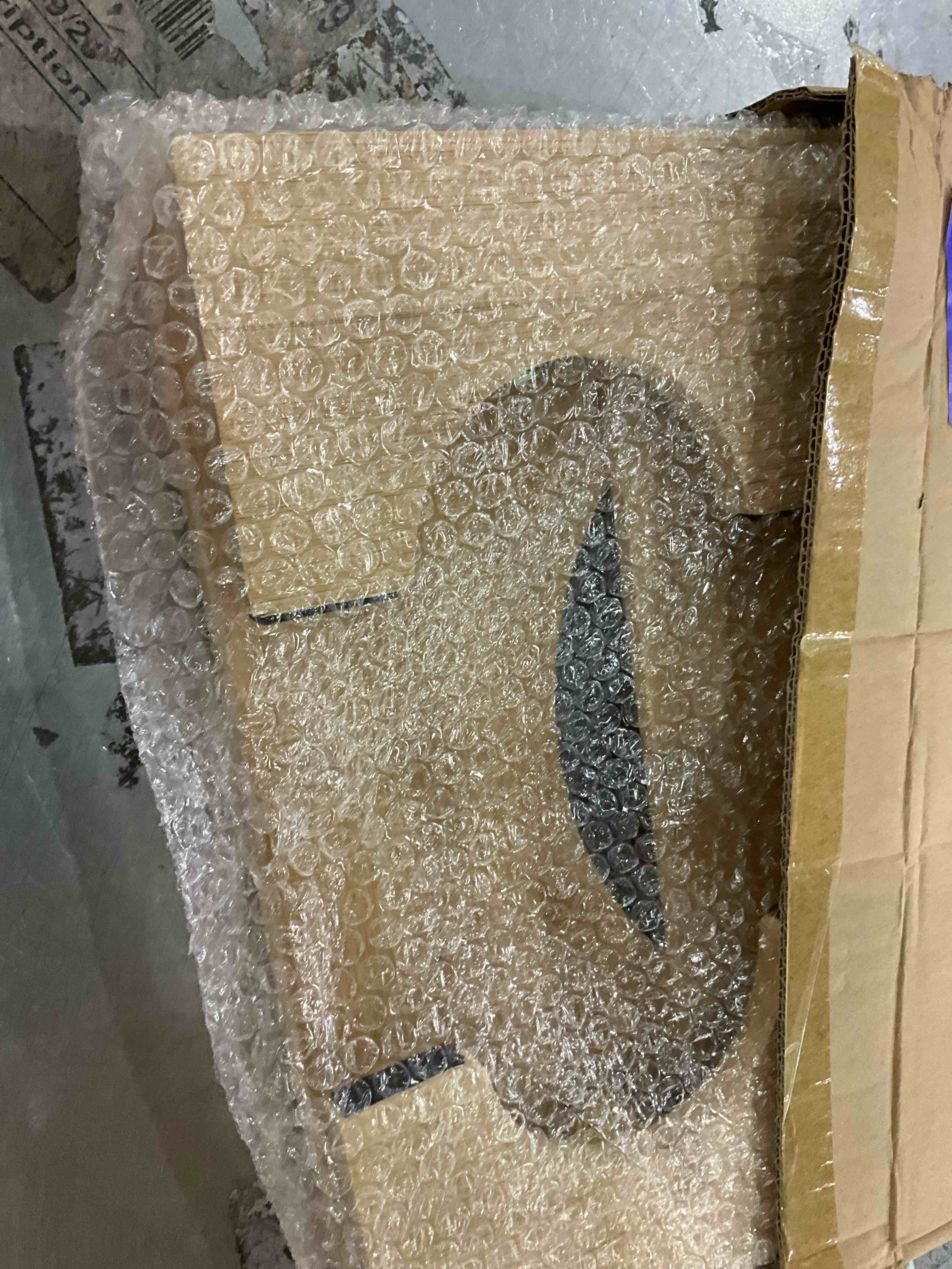https://s3.amazonaws.com/lotting-images-prod/bidfta/PPE2491848_1746012796742.jpeg