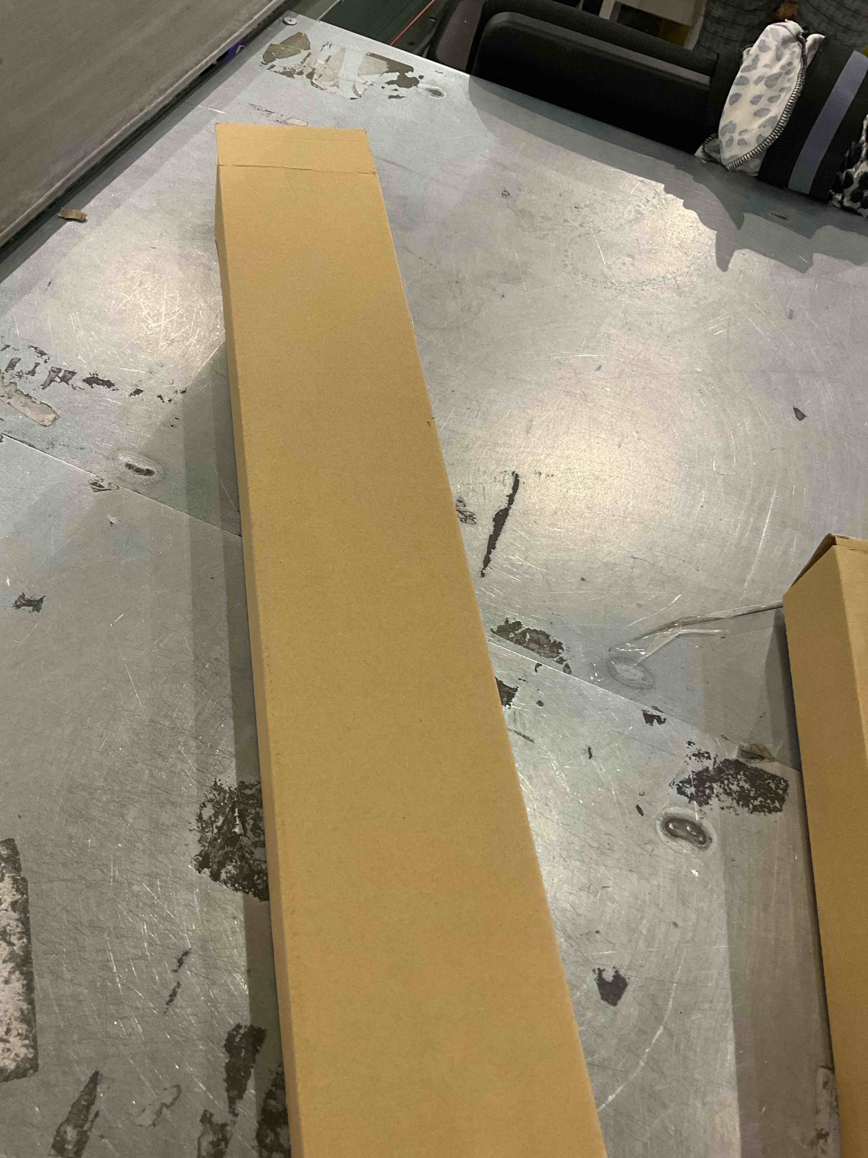 https://s3.amazonaws.com/lotting-images-prod/bidfta/PPE2492002_1746014140957.jpeg