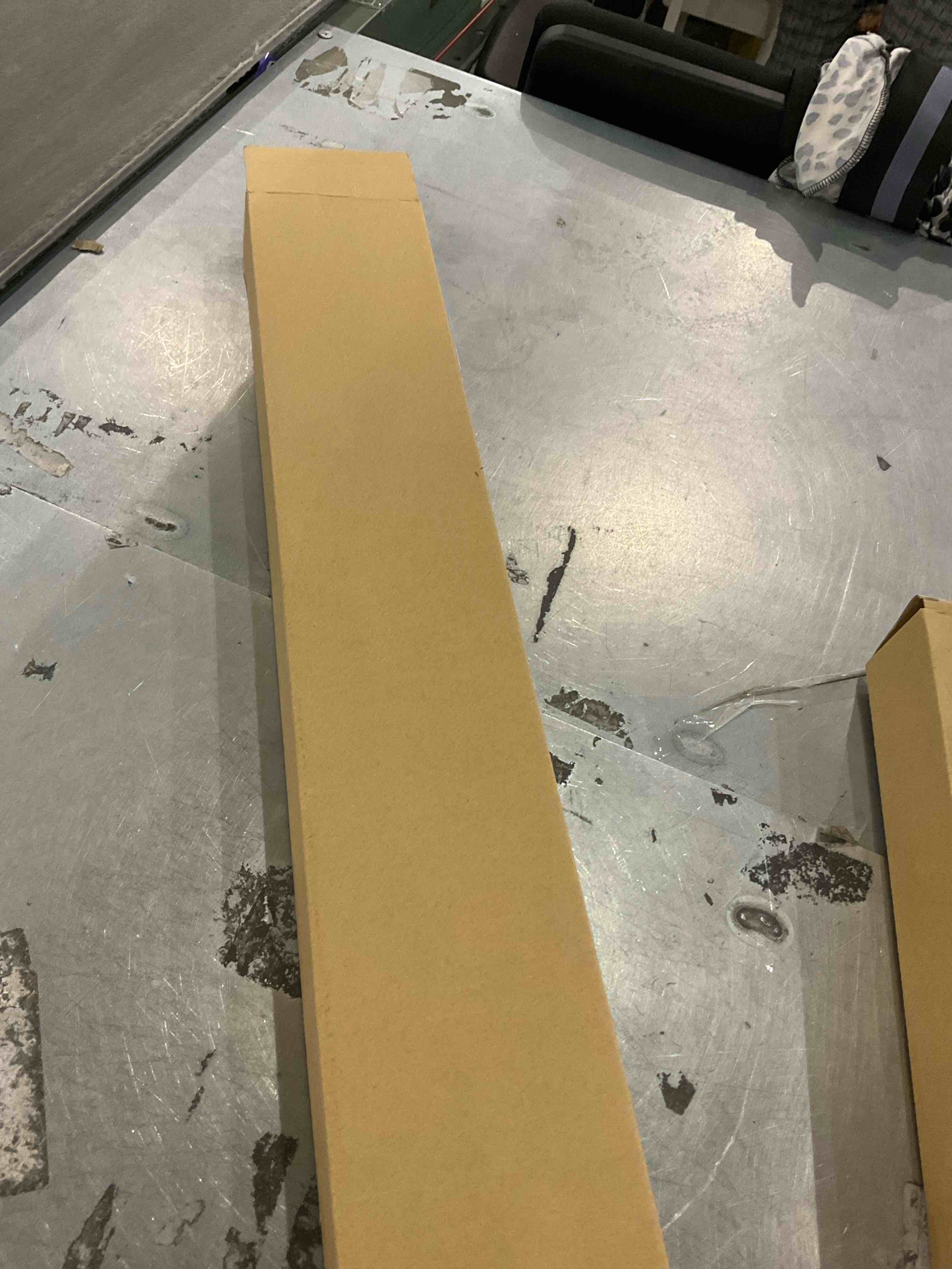 https://s3.amazonaws.com/lotting-images-prod/bidfta/PPE2492002_1746014141984.jpeg
