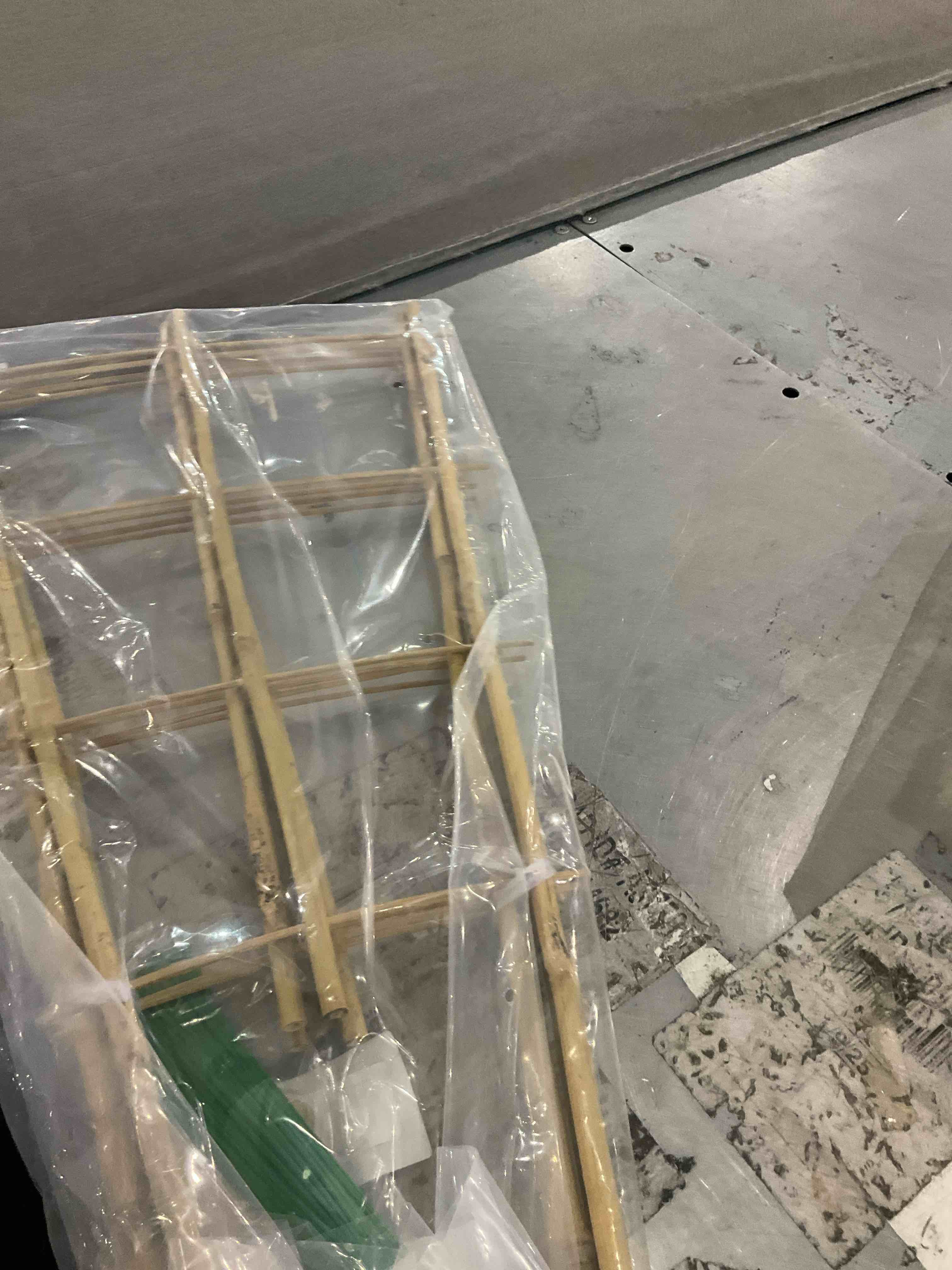 https://s3.amazonaws.com/lotting-images-prod/bidfta/PPE2492013_1746013521558.jpeg