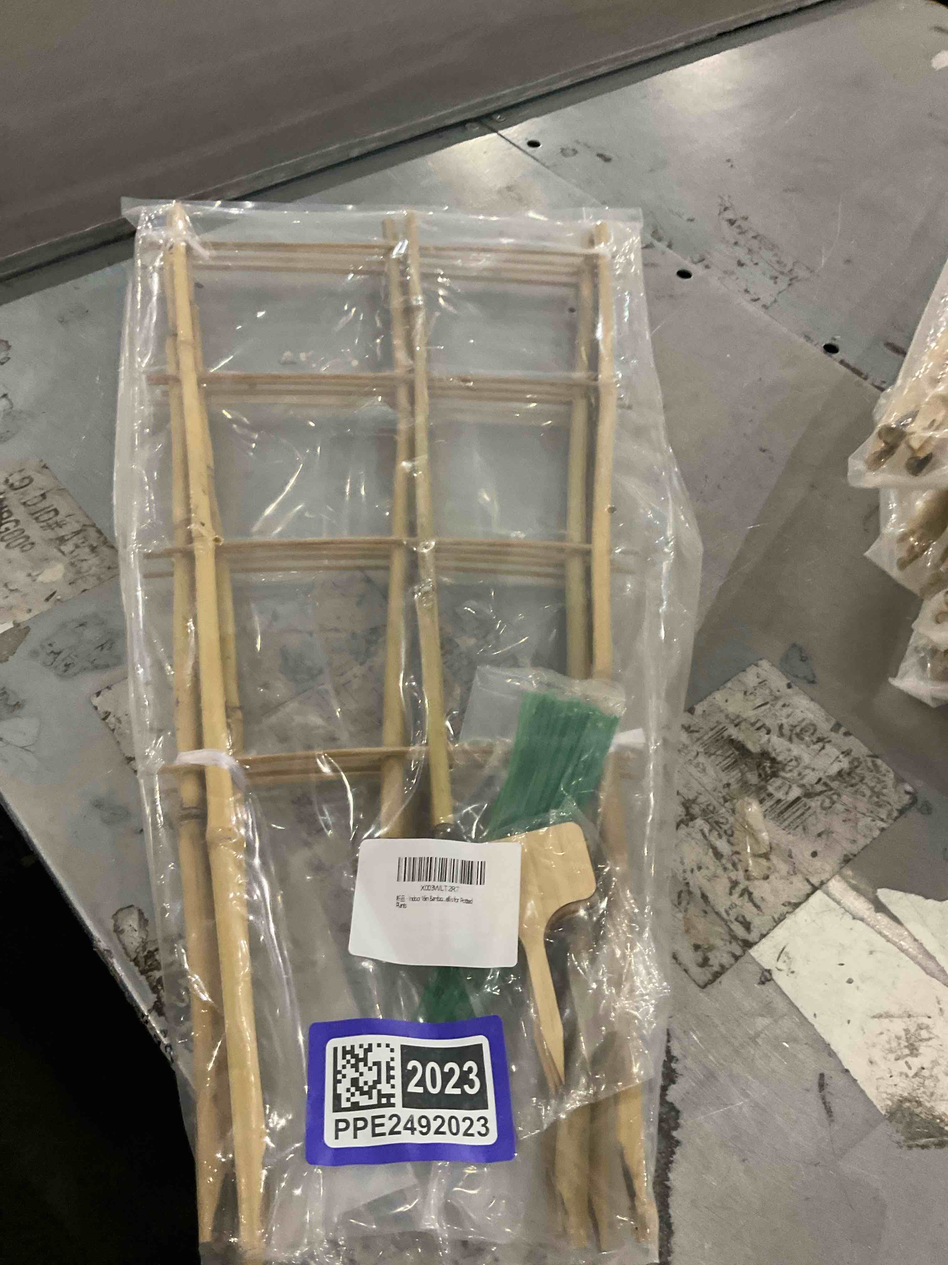 https://s3.amazonaws.com/lotting-images-prod/bidfta/PPE2492013_1746013524873.jpeg