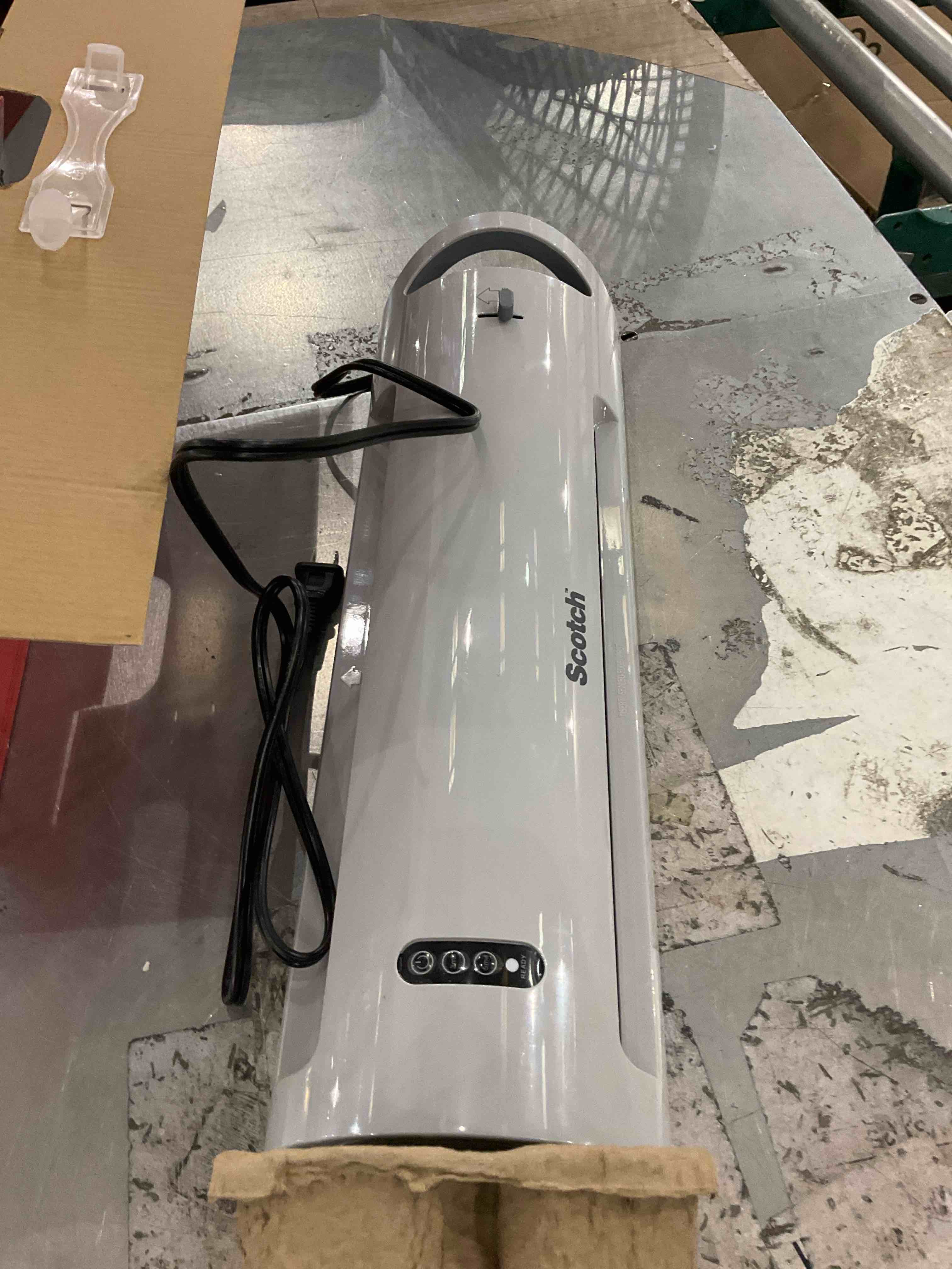 https://s3.amazonaws.com/lotting-images-prod/bidfta/PPE2492220_1746024331826.jpeg