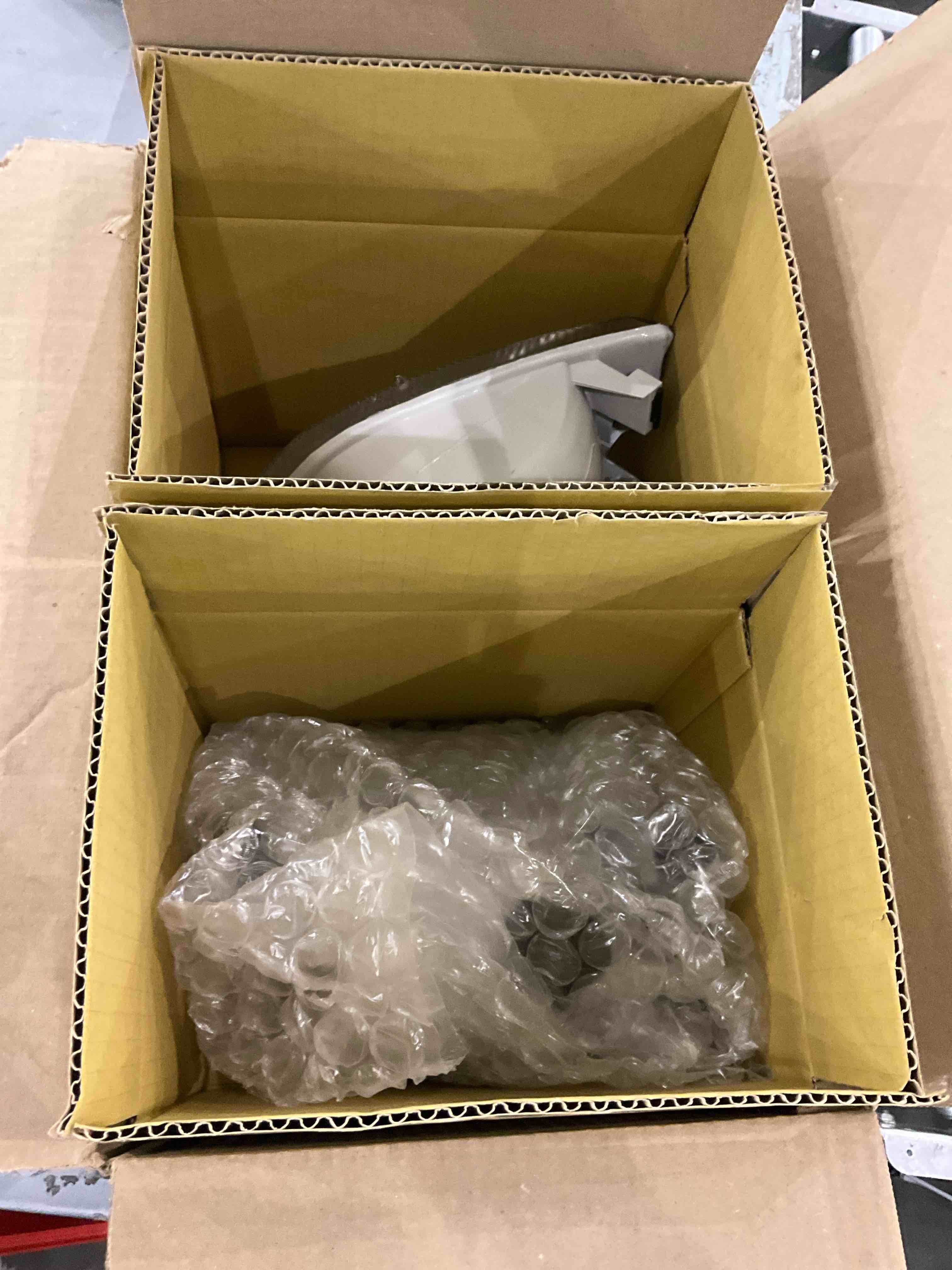 https://s3.amazonaws.com/lotting-images-prod/bidfta/PPE2492382_1746097654616.jpeg