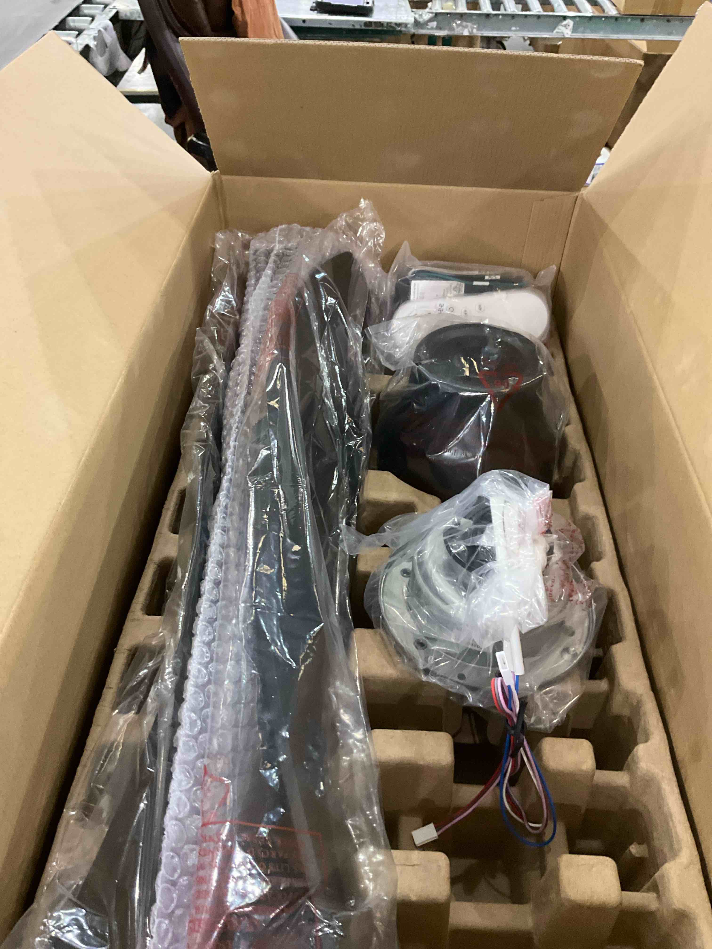 https://s3.amazonaws.com/lotting-images-prod/bidfta/PPE2492485_1746109107732.jpeg