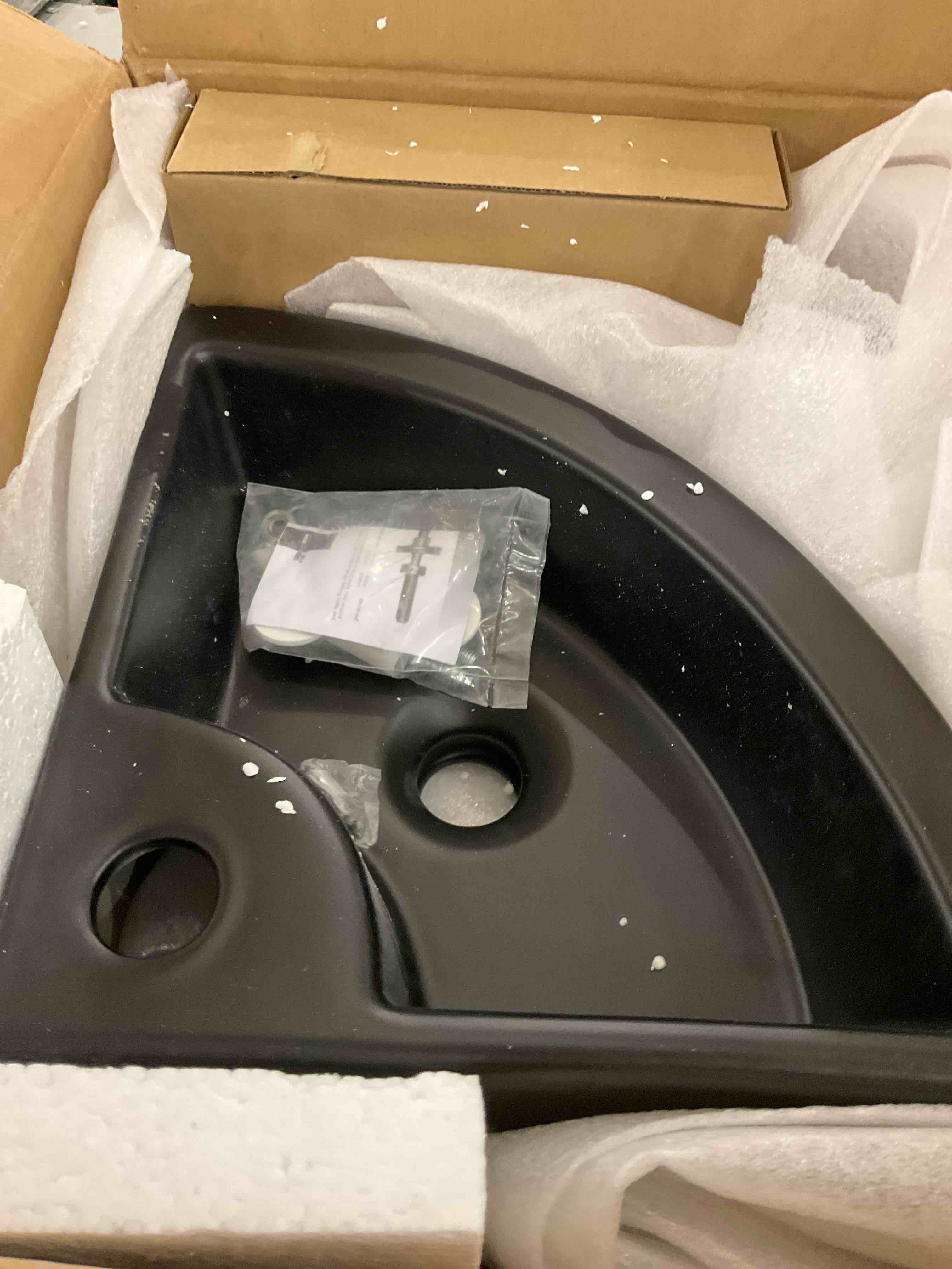 https://s3.amazonaws.com/lotting-images-prod/bidfta/PPE2492551_1746040298417.jpeg