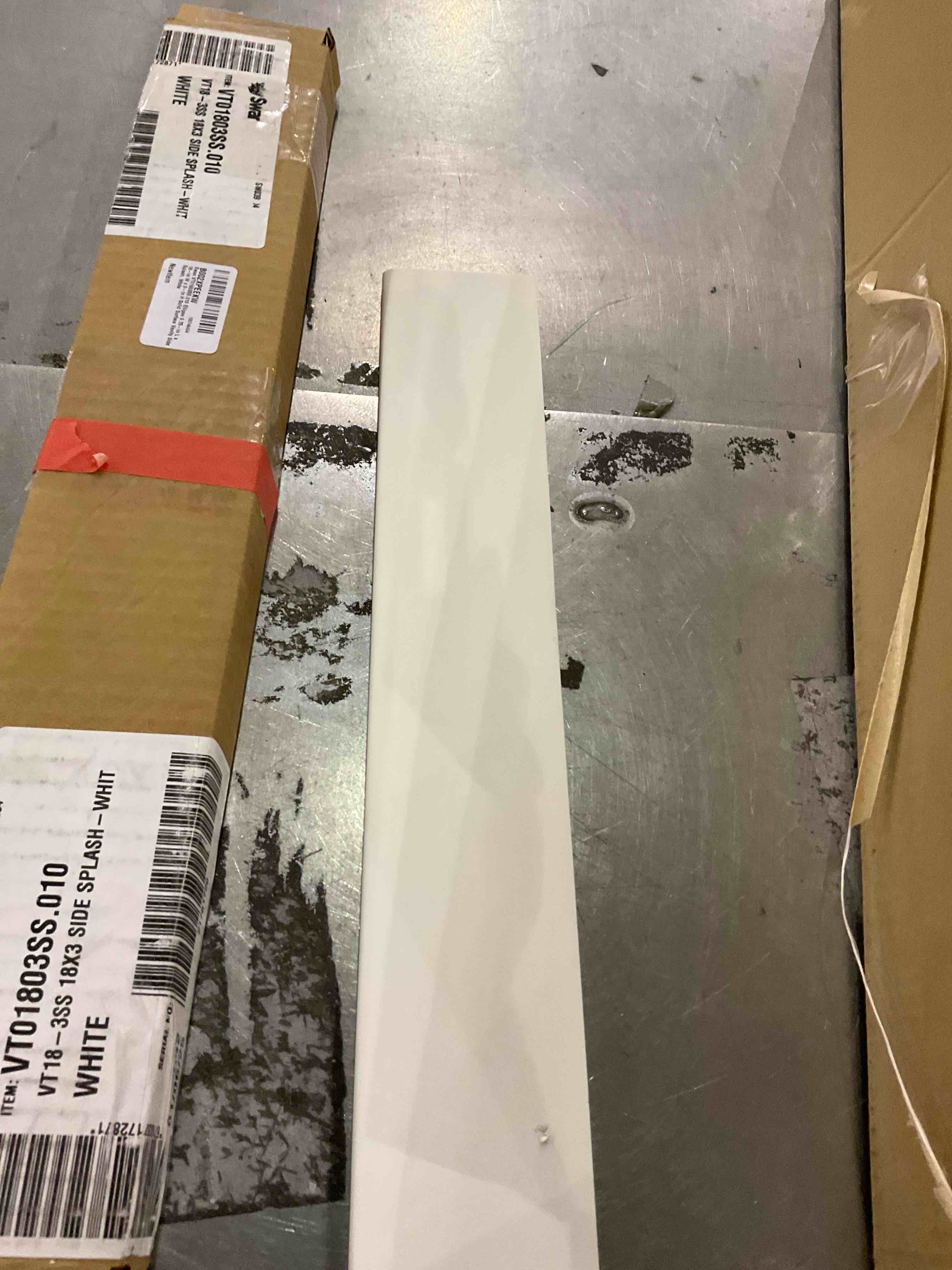 https://s3.amazonaws.com/lotting-images-prod/bidfta/PPE2492567_1746099171887.jpeg