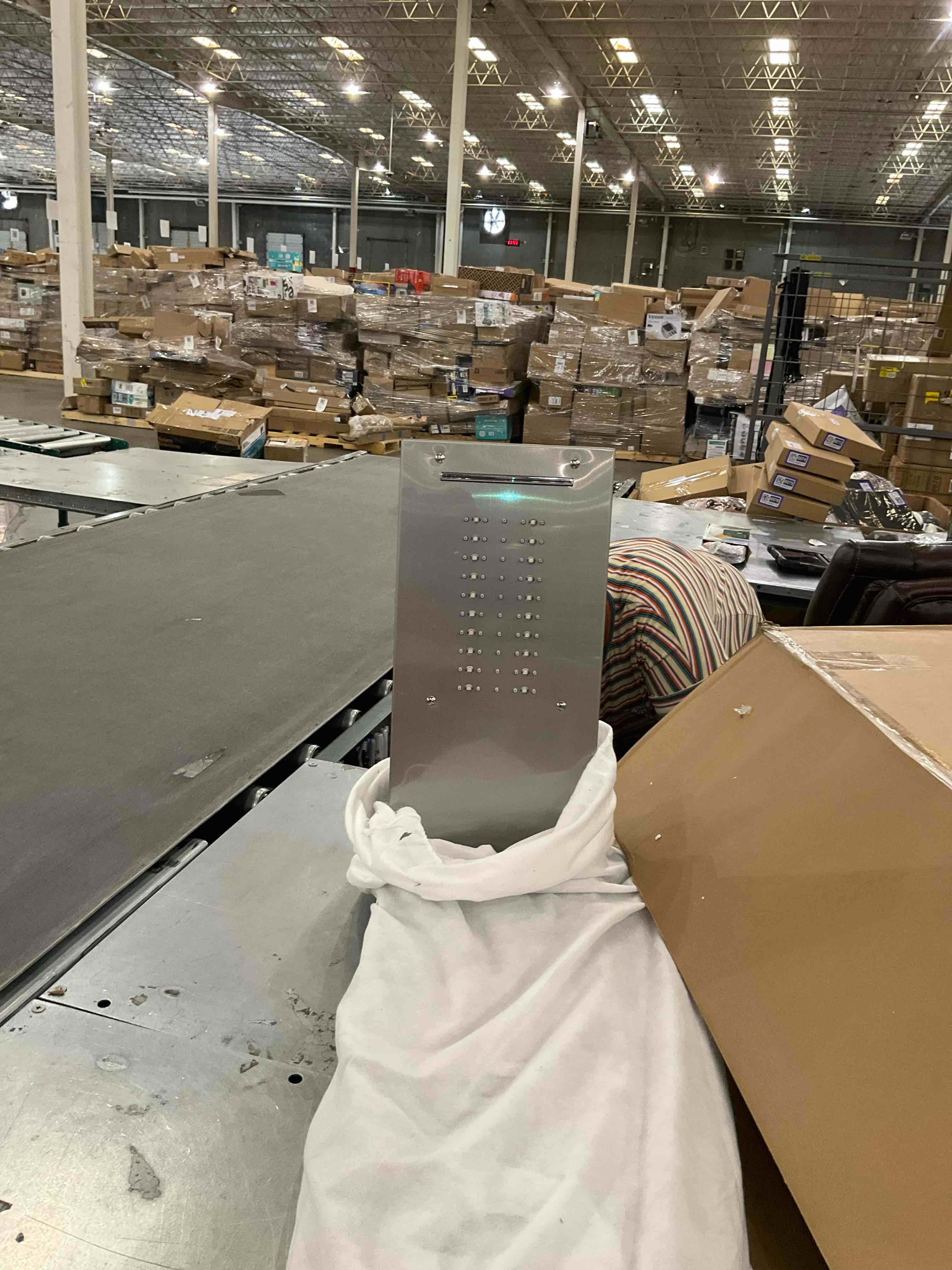 https://s3.amazonaws.com/lotting-images-prod/bidfta/PPE2492716_1746117919399.jpeg