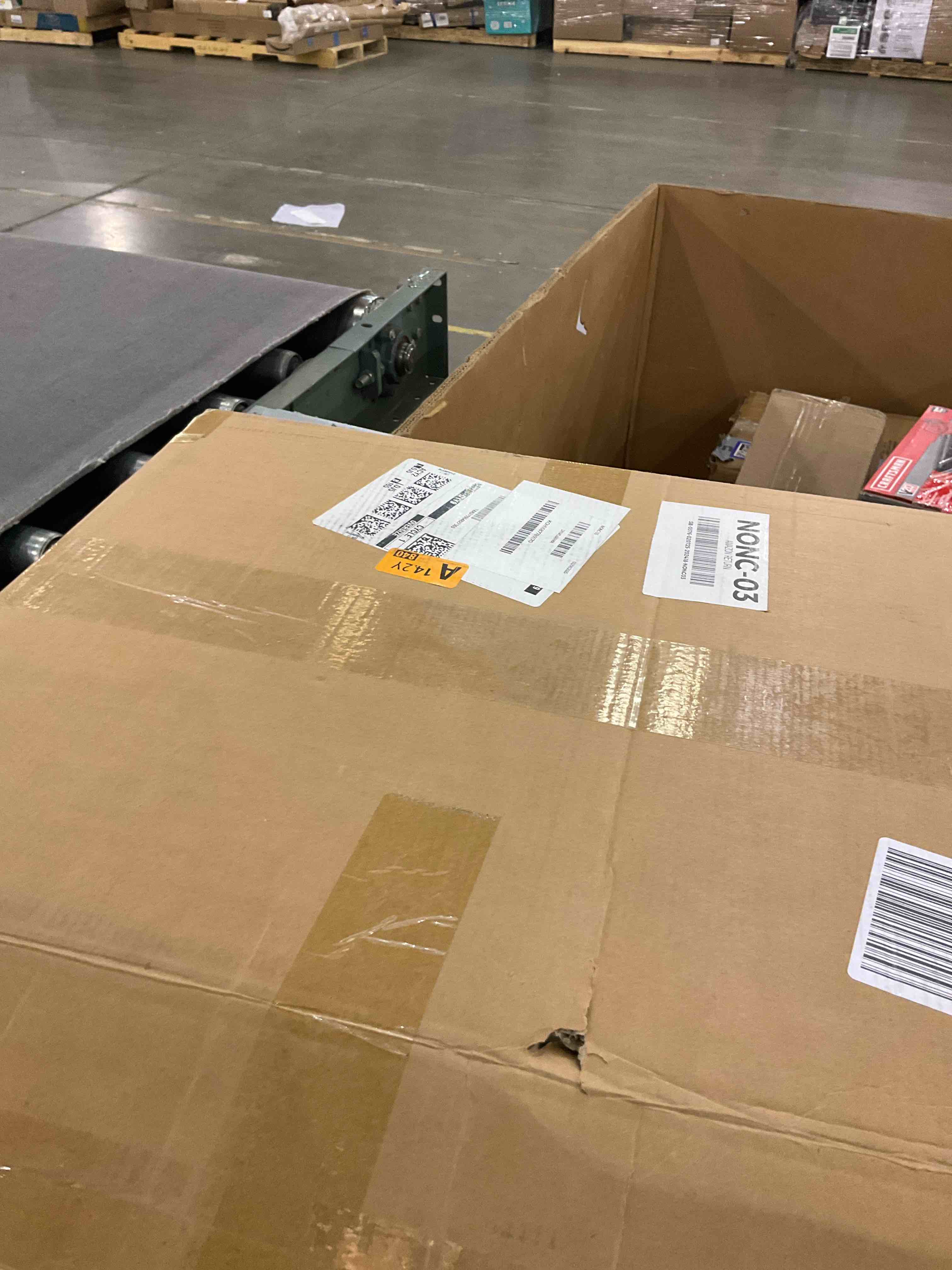 https://s3.amazonaws.com/lotting-images-prod/bidfta/PPE2492815_1746188326322.jpeg