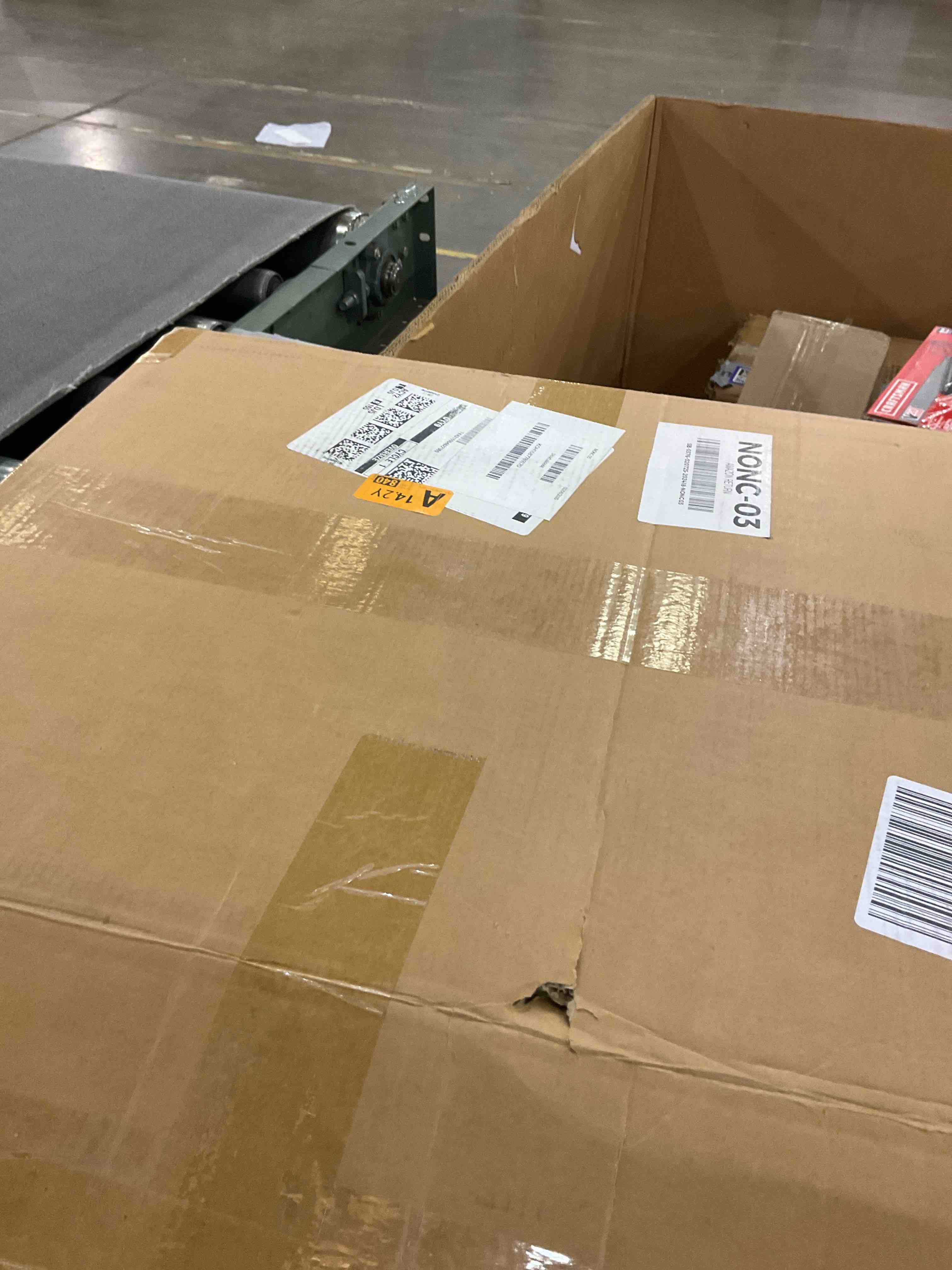 https://s3.amazonaws.com/lotting-images-prod/bidfta/PPE2492815_1746188327553.jpeg