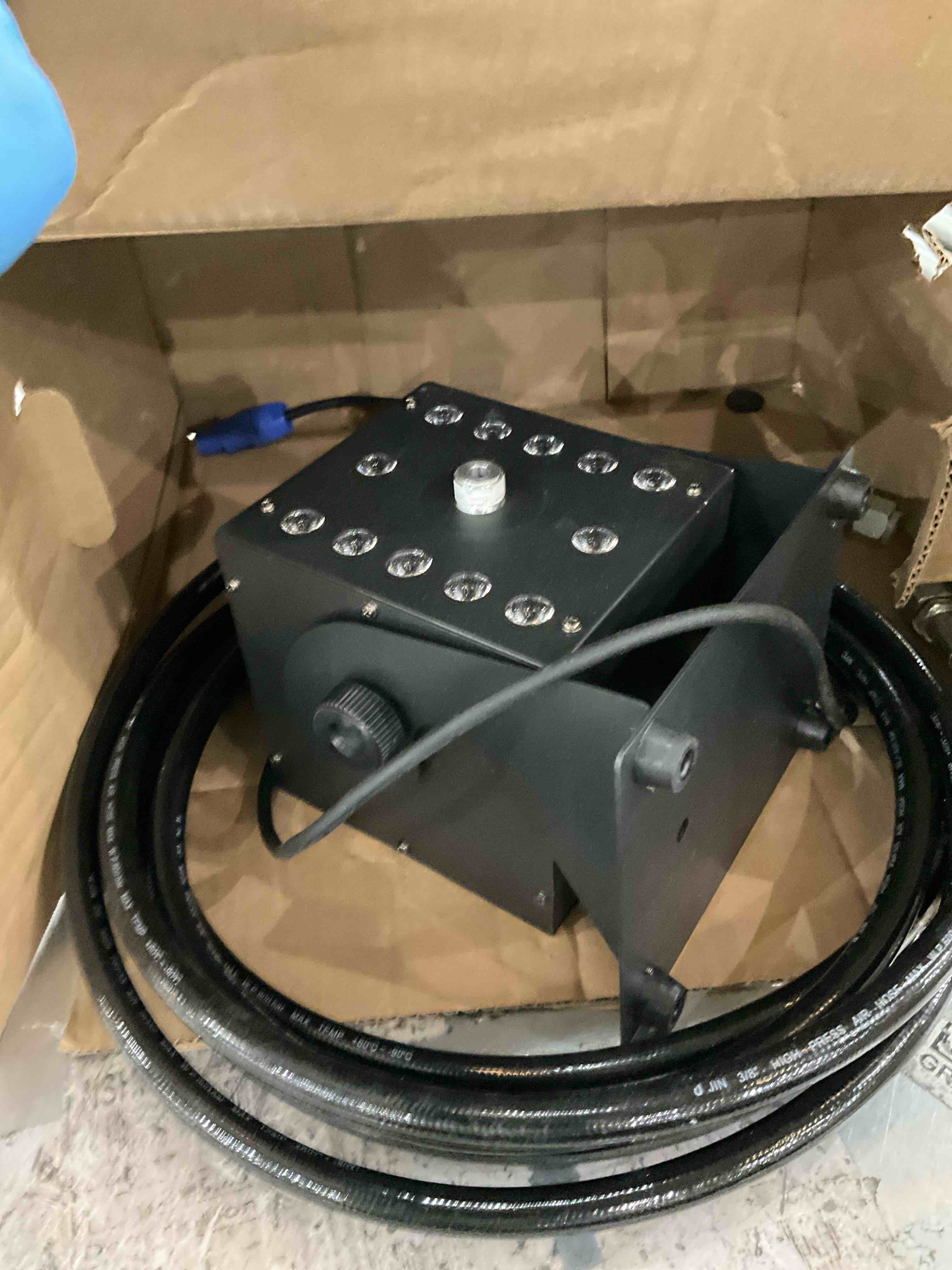 https://s3.amazonaws.com/lotting-images-prod/bidfta/PPE2492825_1746205131568.jpeg