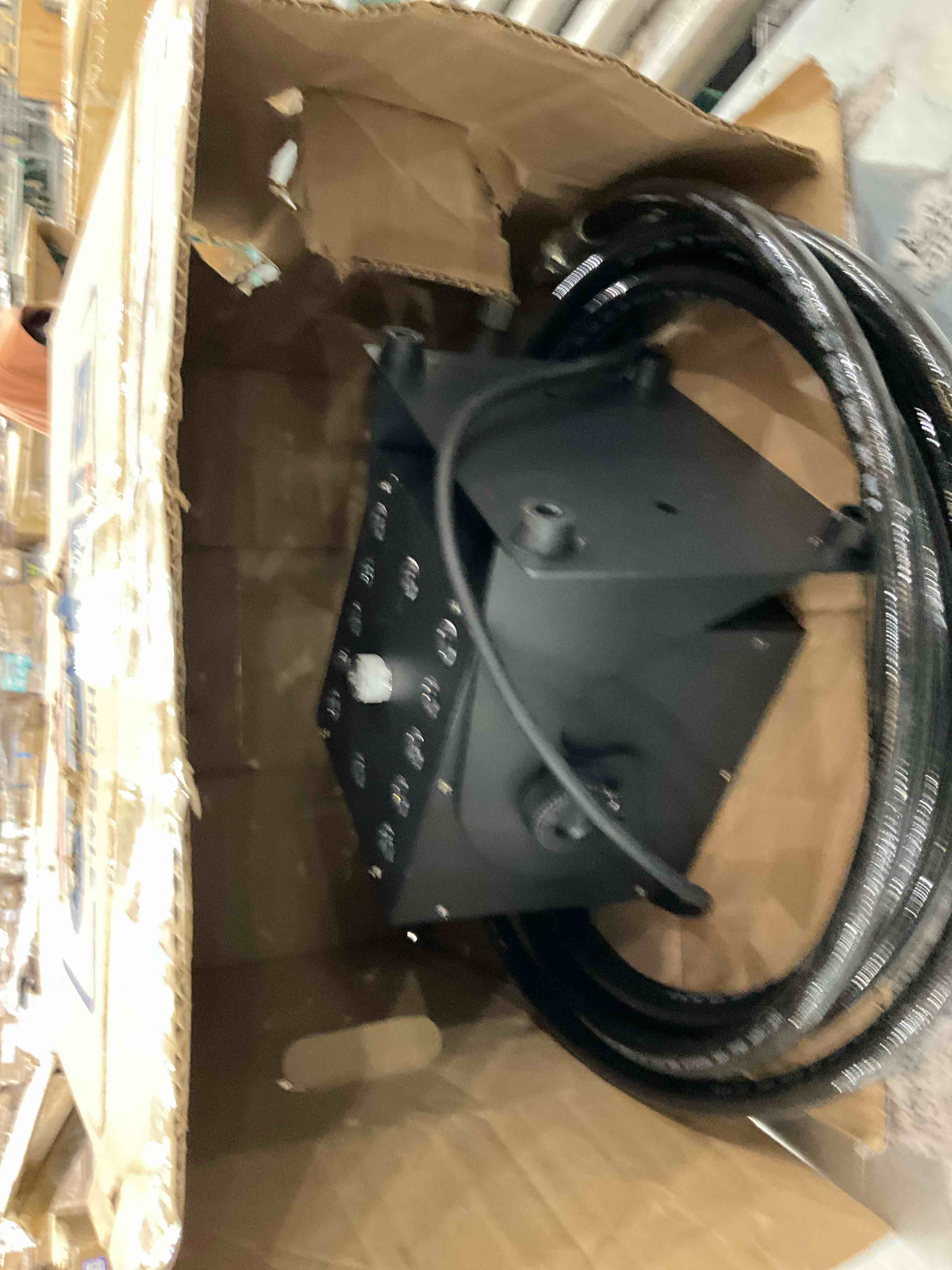 https://s3.amazonaws.com/lotting-images-prod/bidfta/PPE2492825_1746205135618.jpeg
