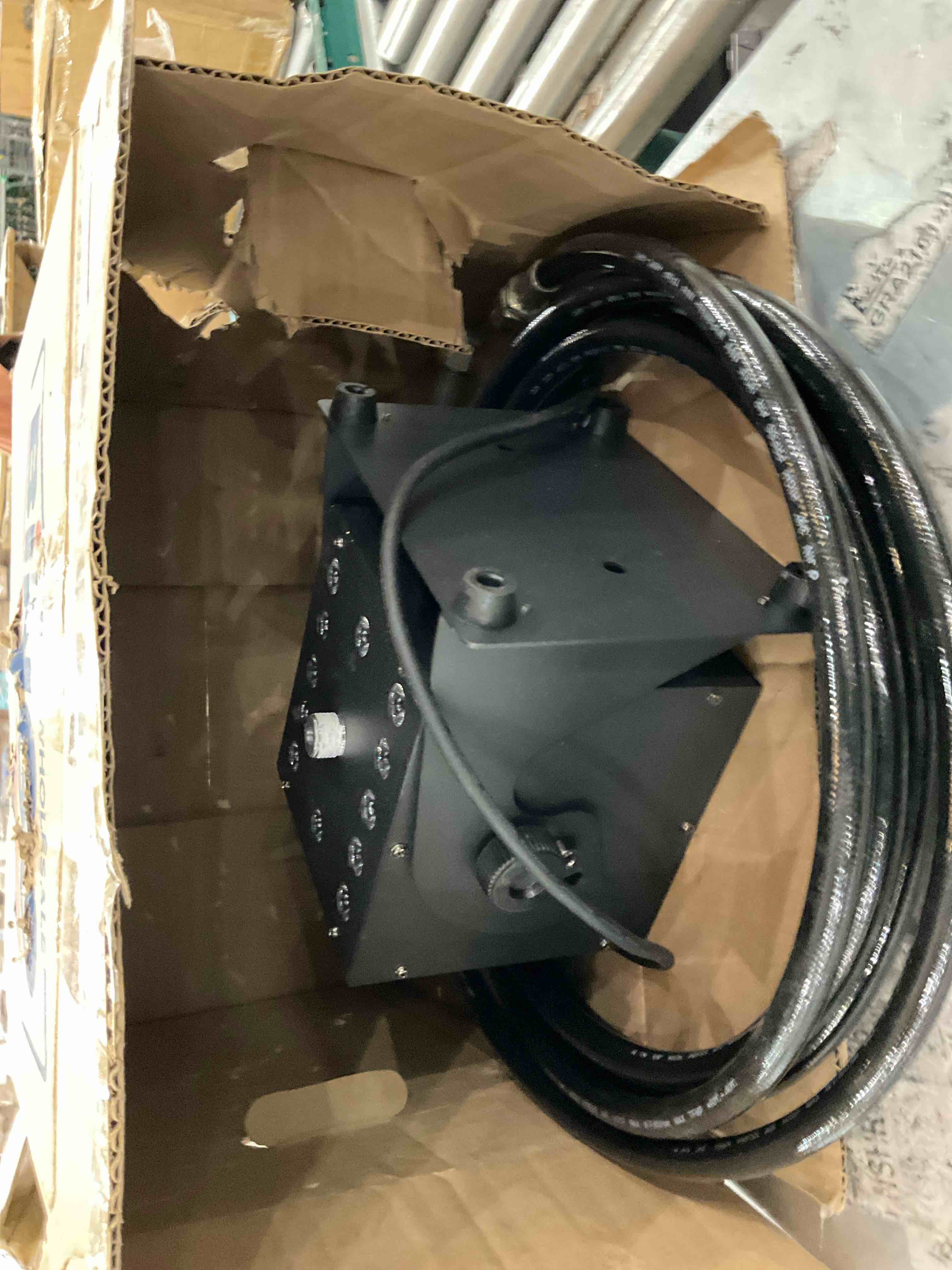 https://s3.amazonaws.com/lotting-images-prod/bidfta/PPE2492825_1746205136819.jpeg