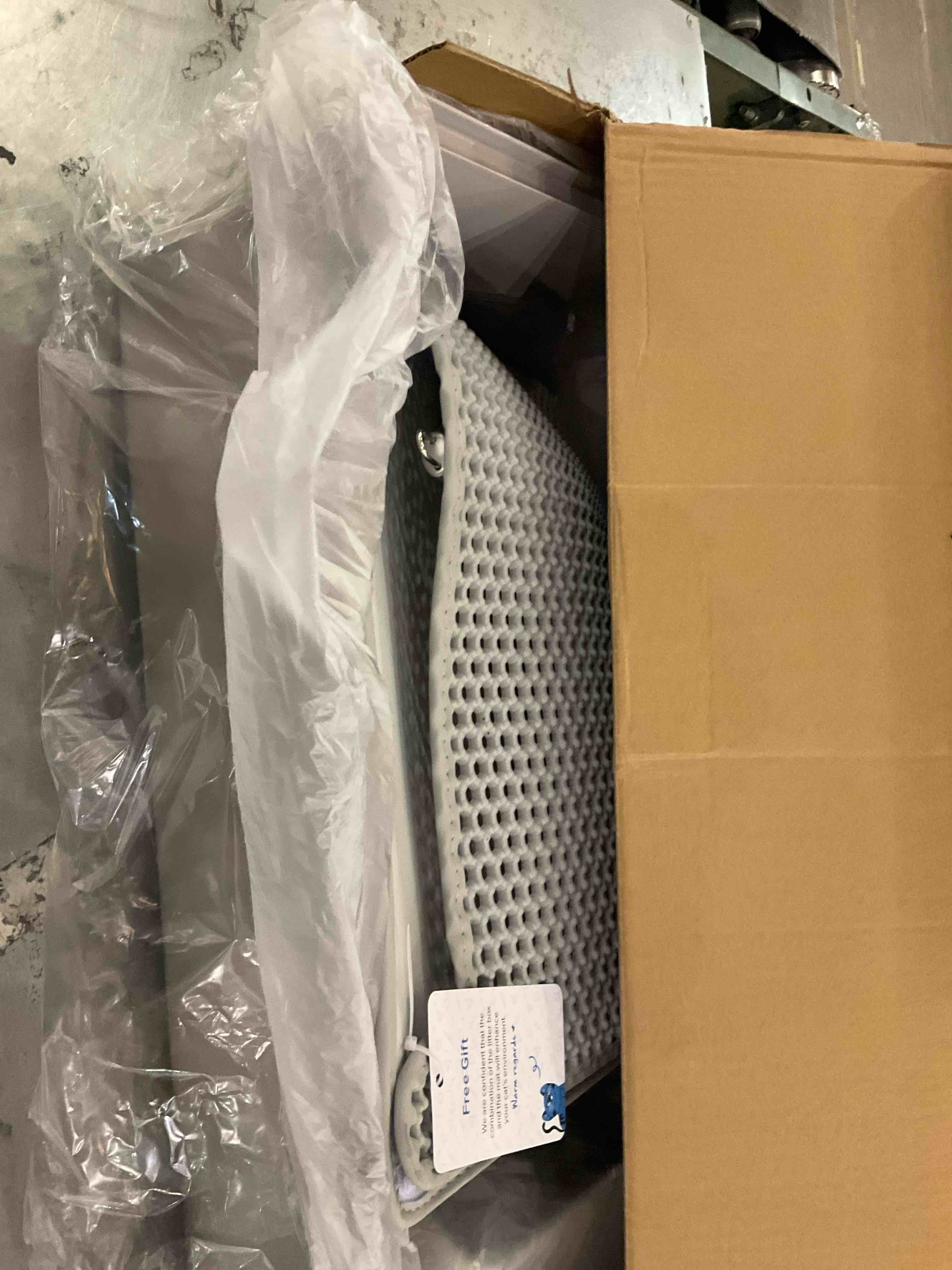https://s3.amazonaws.com/lotting-images-prod/bidfta/PPE2492915_1746196727952.jpeg