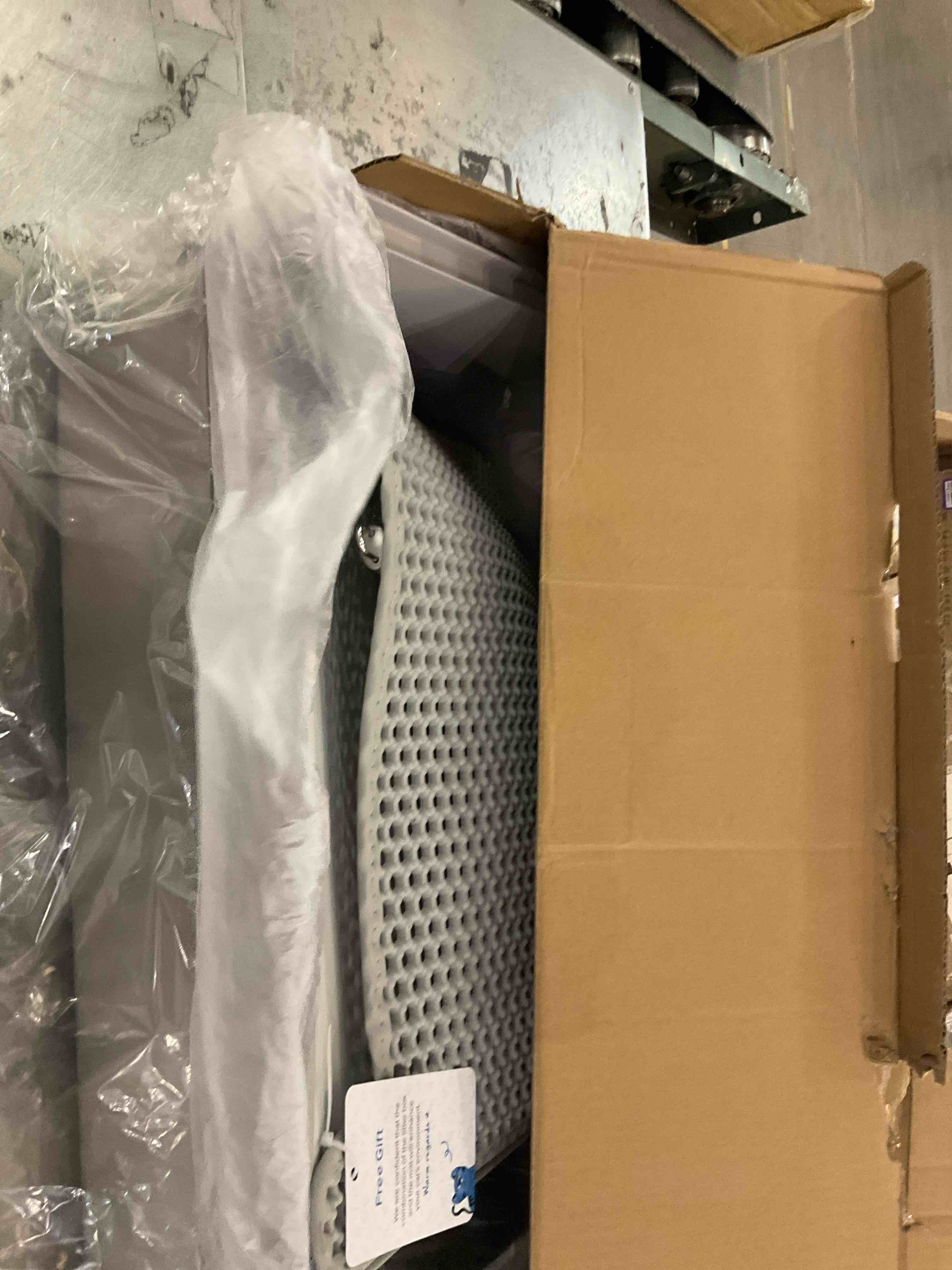https://s3.amazonaws.com/lotting-images-prod/bidfta/PPE2492915_1746196730187.jpeg