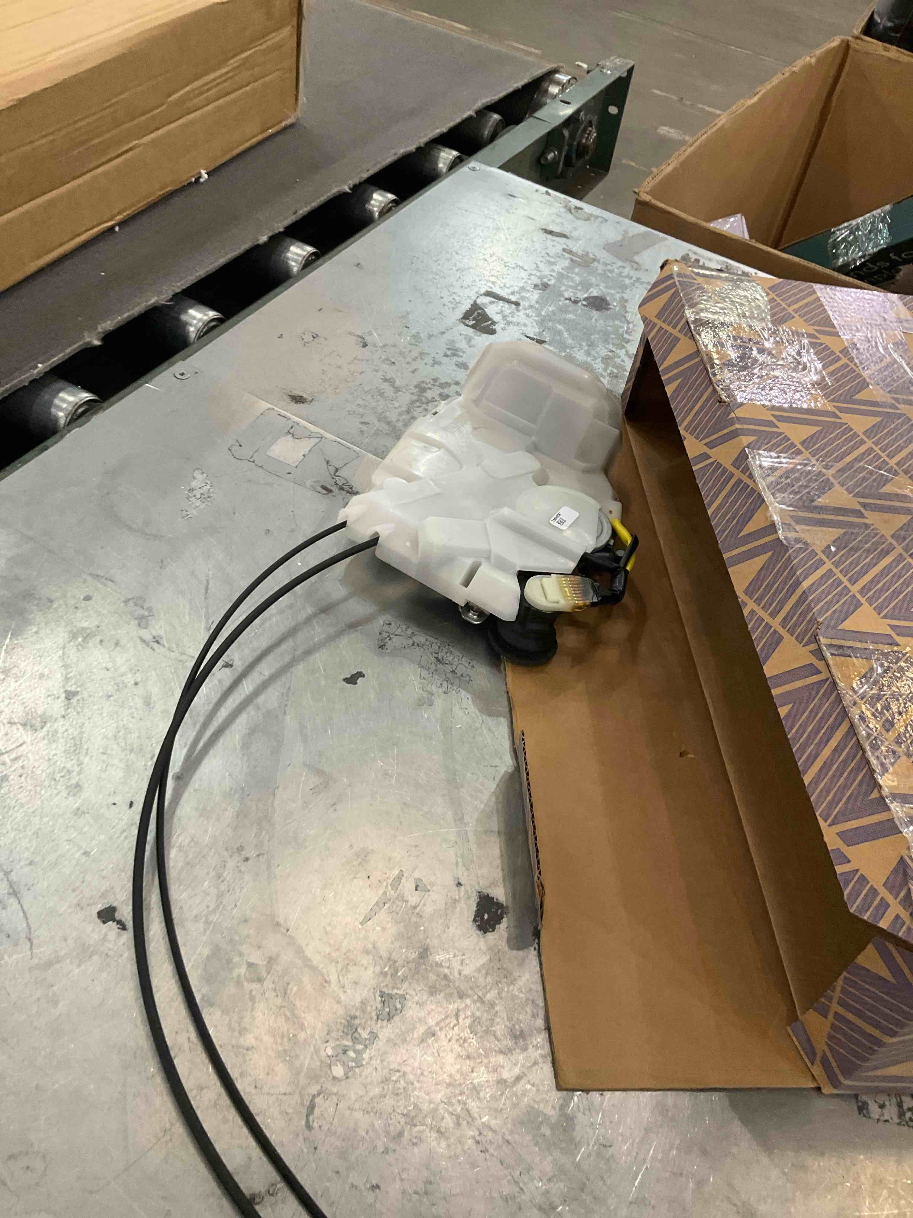 https://s3.amazonaws.com/lotting-images-prod/bidfta/PPE2492992_1746199558263.jpeg