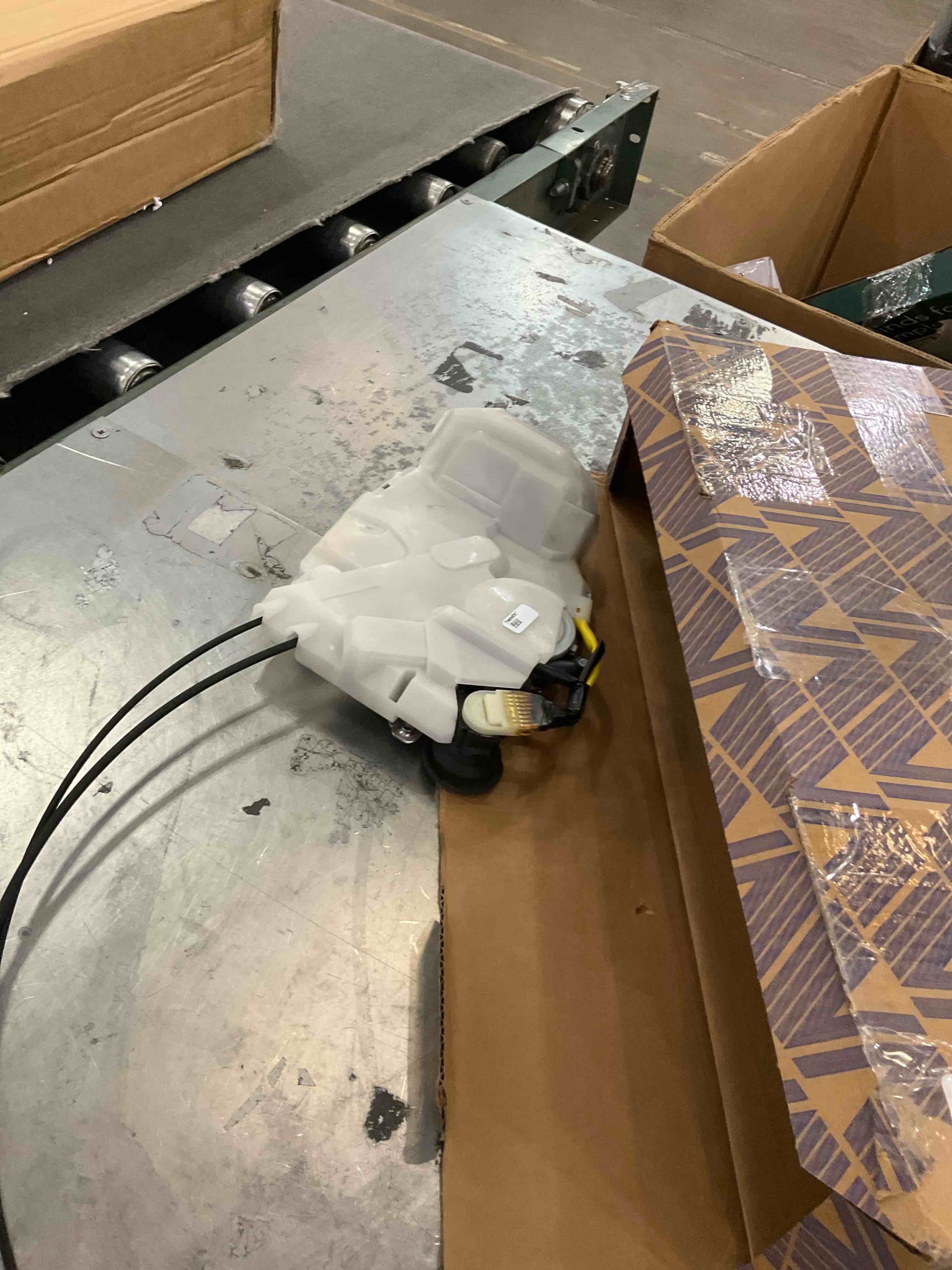 https://s3.amazonaws.com/lotting-images-prod/bidfta/PPE2492992_1746199561613.jpeg