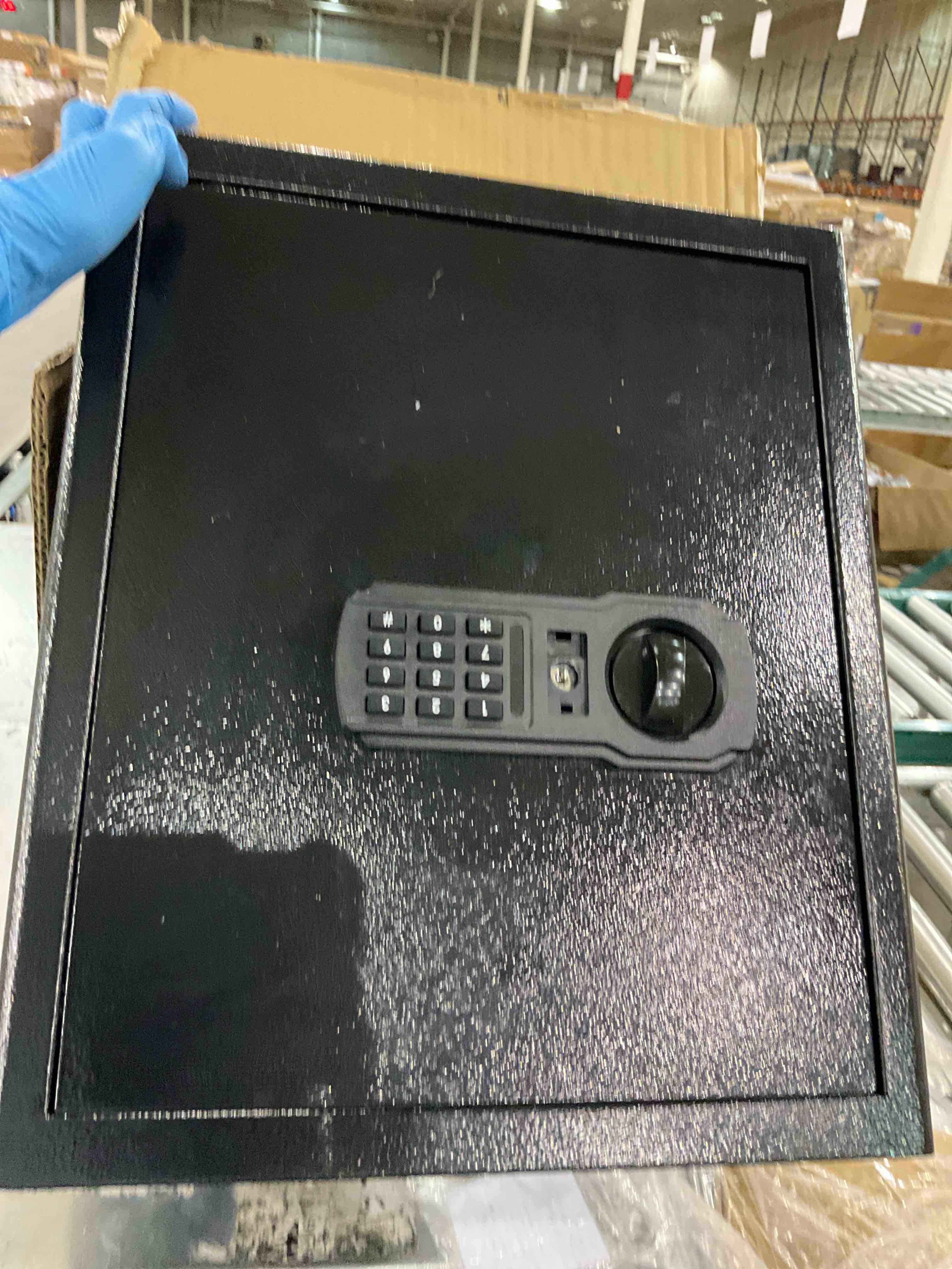 https://s3.amazonaws.com/lotting-images-prod/bidfta/PPE2493083_1746531346895.jpeg