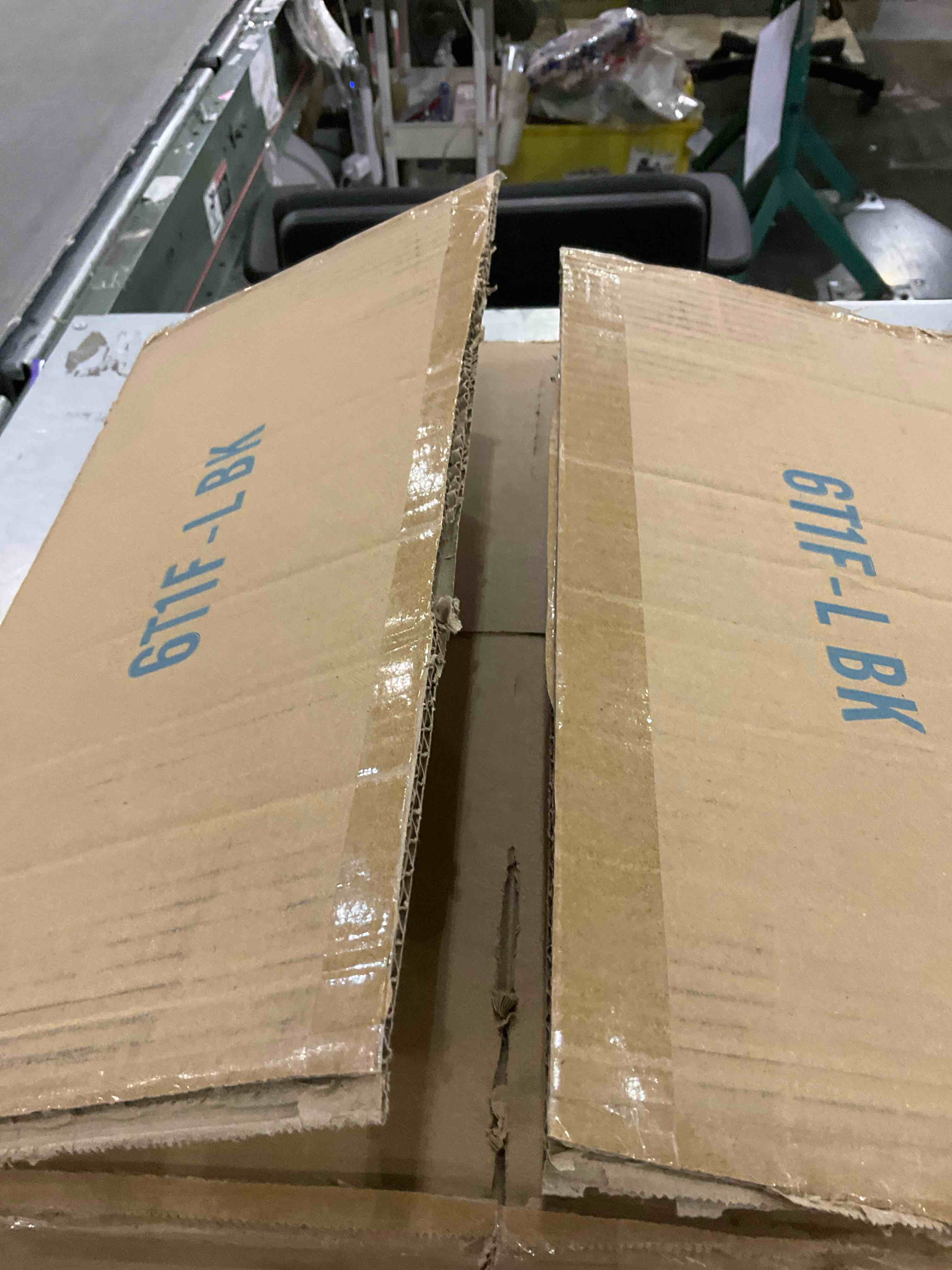https://s3.amazonaws.com/lotting-images-prod/bidfta/PPE2493095_1746469782036.jpeg