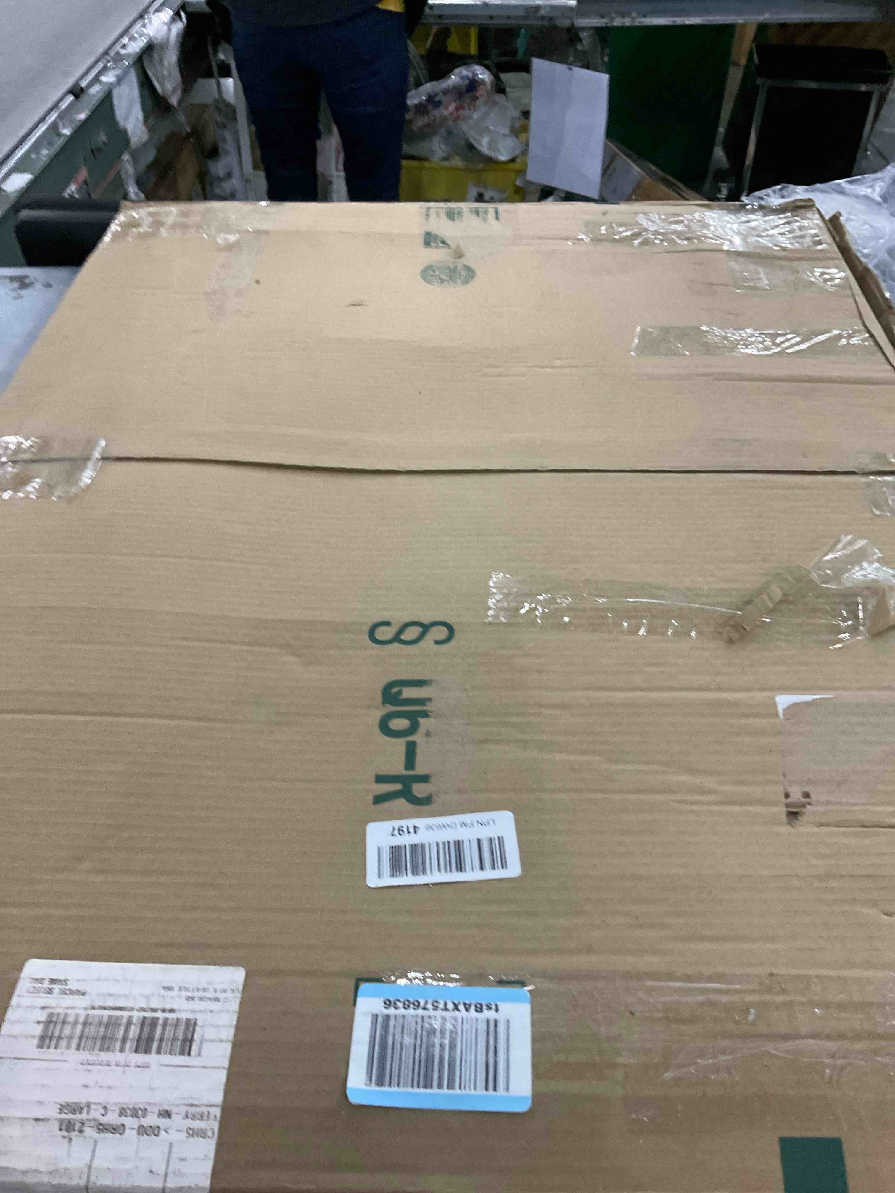 https://s3.amazonaws.com/lotting-images-prod/bidfta/PPE2493199_1746445463213.jpeg