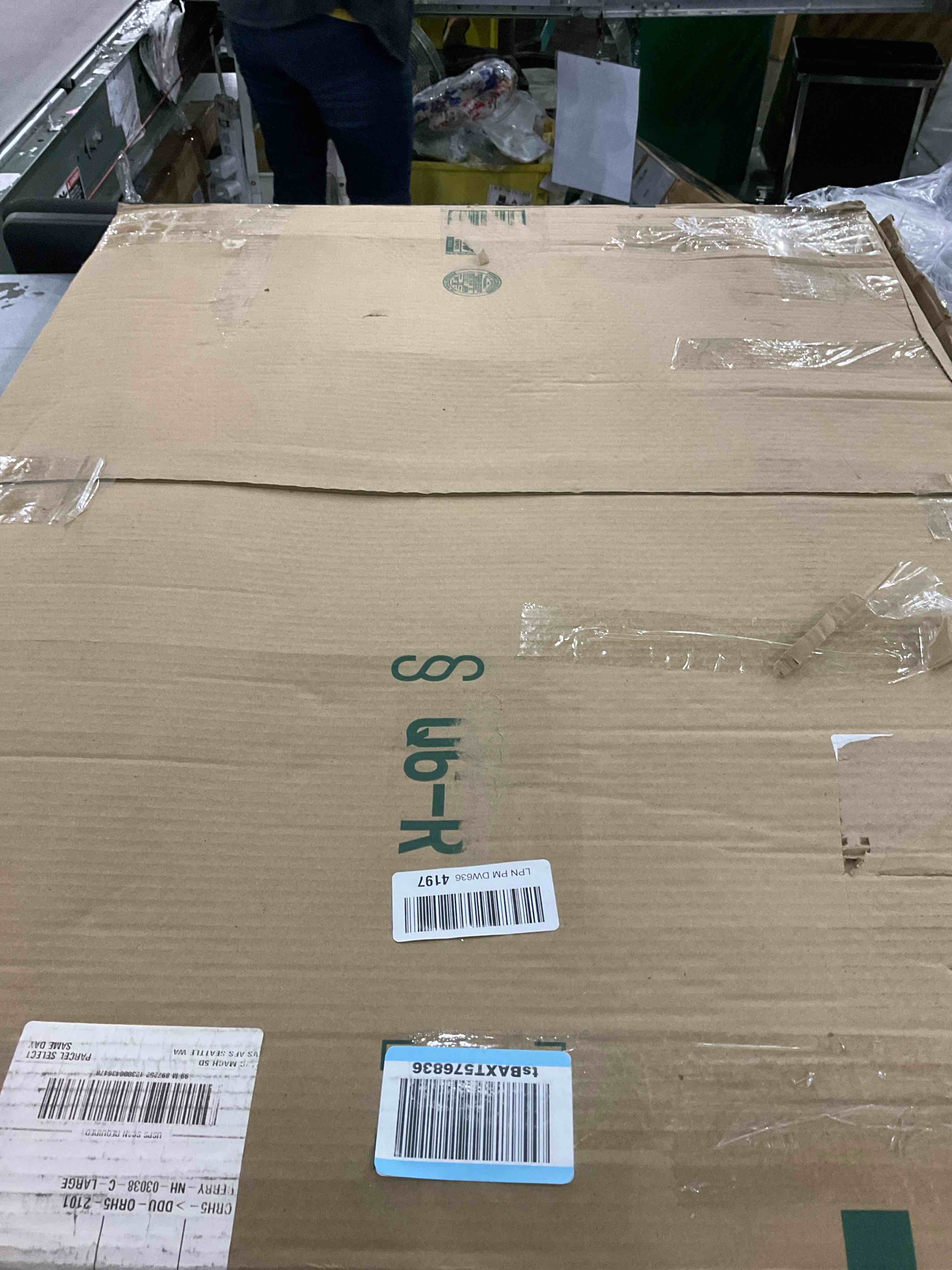 https://s3.amazonaws.com/lotting-images-prod/bidfta/PPE2493199_1746445464156.jpeg