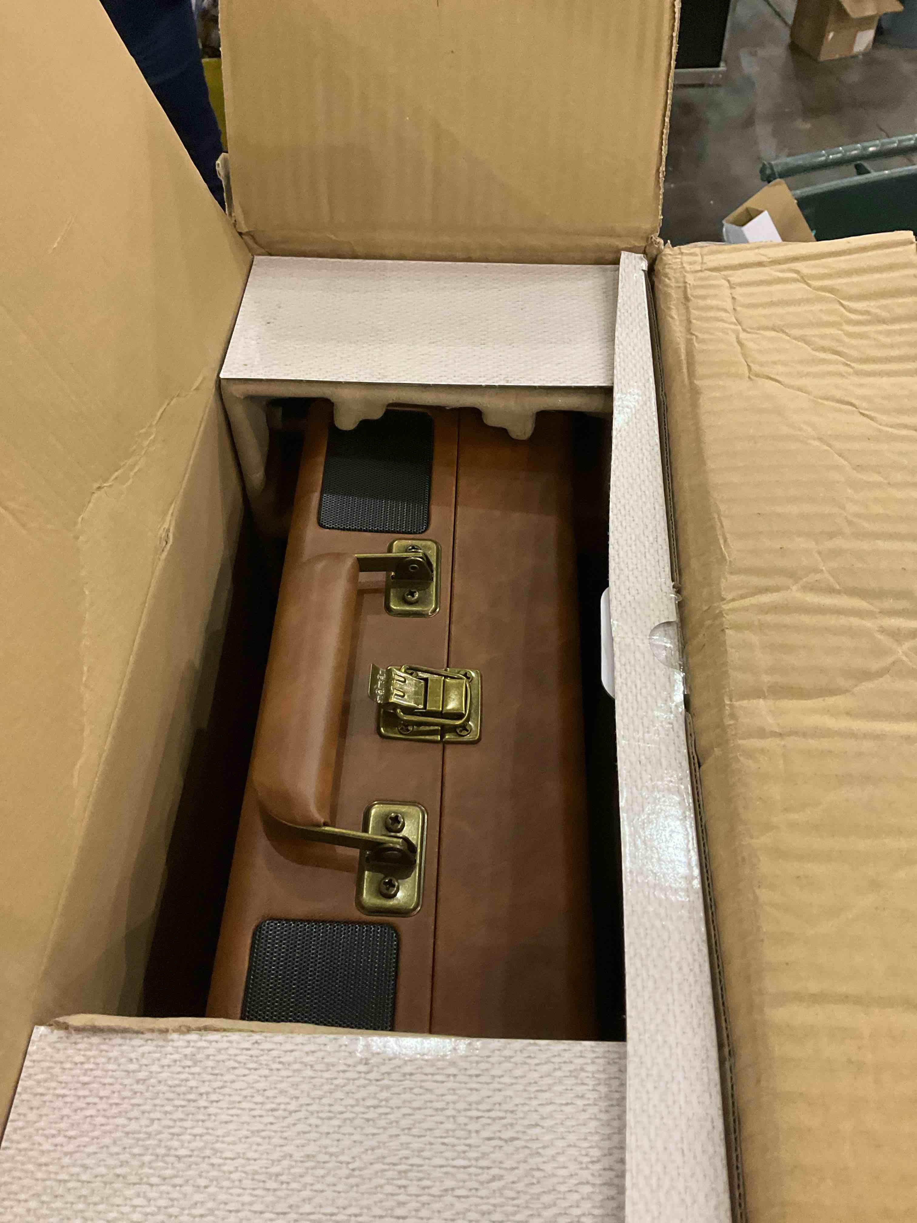 https://s3.amazonaws.com/lotting-images-prod/bidfta/PPE2493235_1746445801056.jpeg