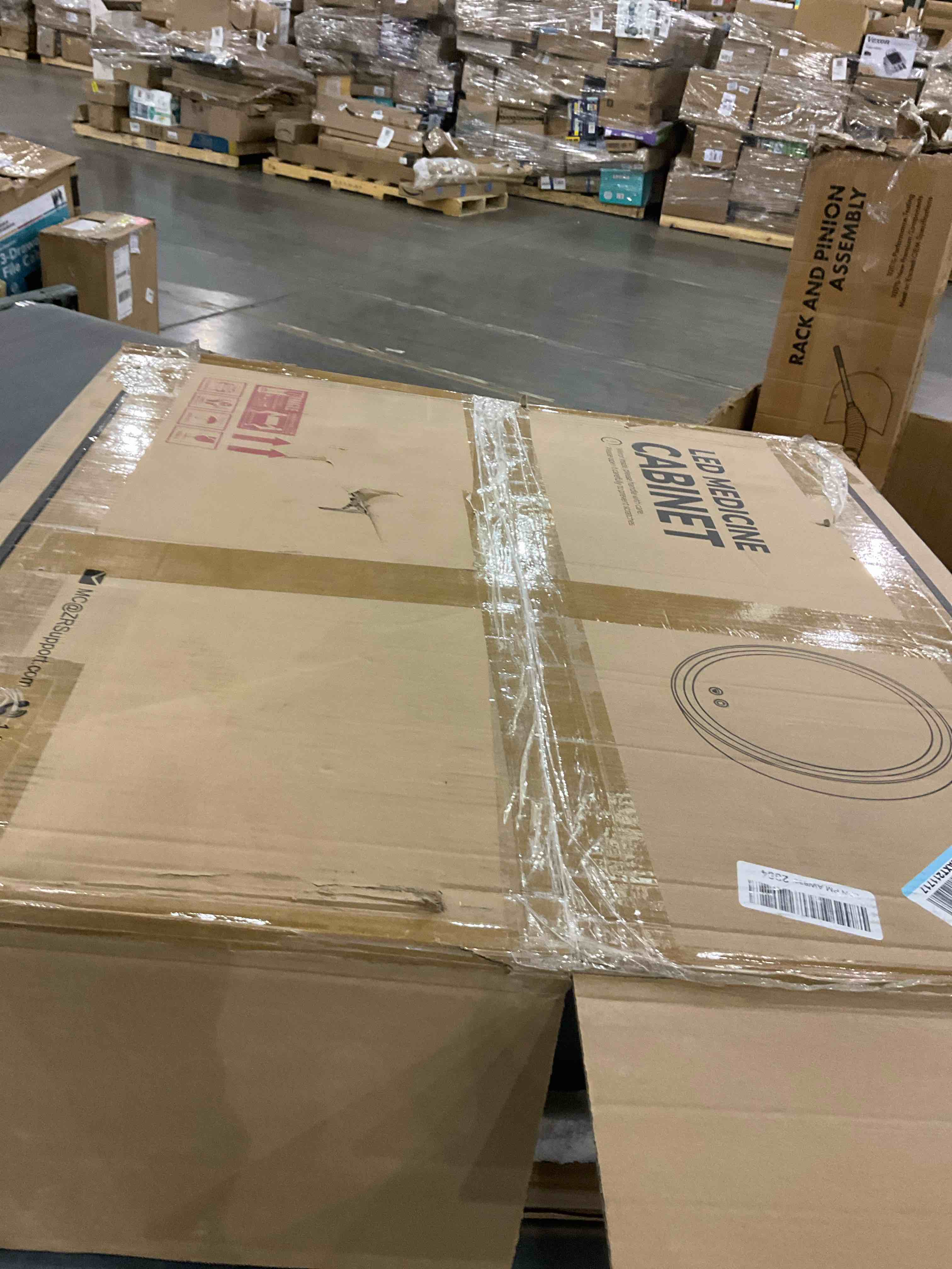 https://s3.amazonaws.com/lotting-images-prod/bidfta/PPE2493259_1746448576887.jpeg
