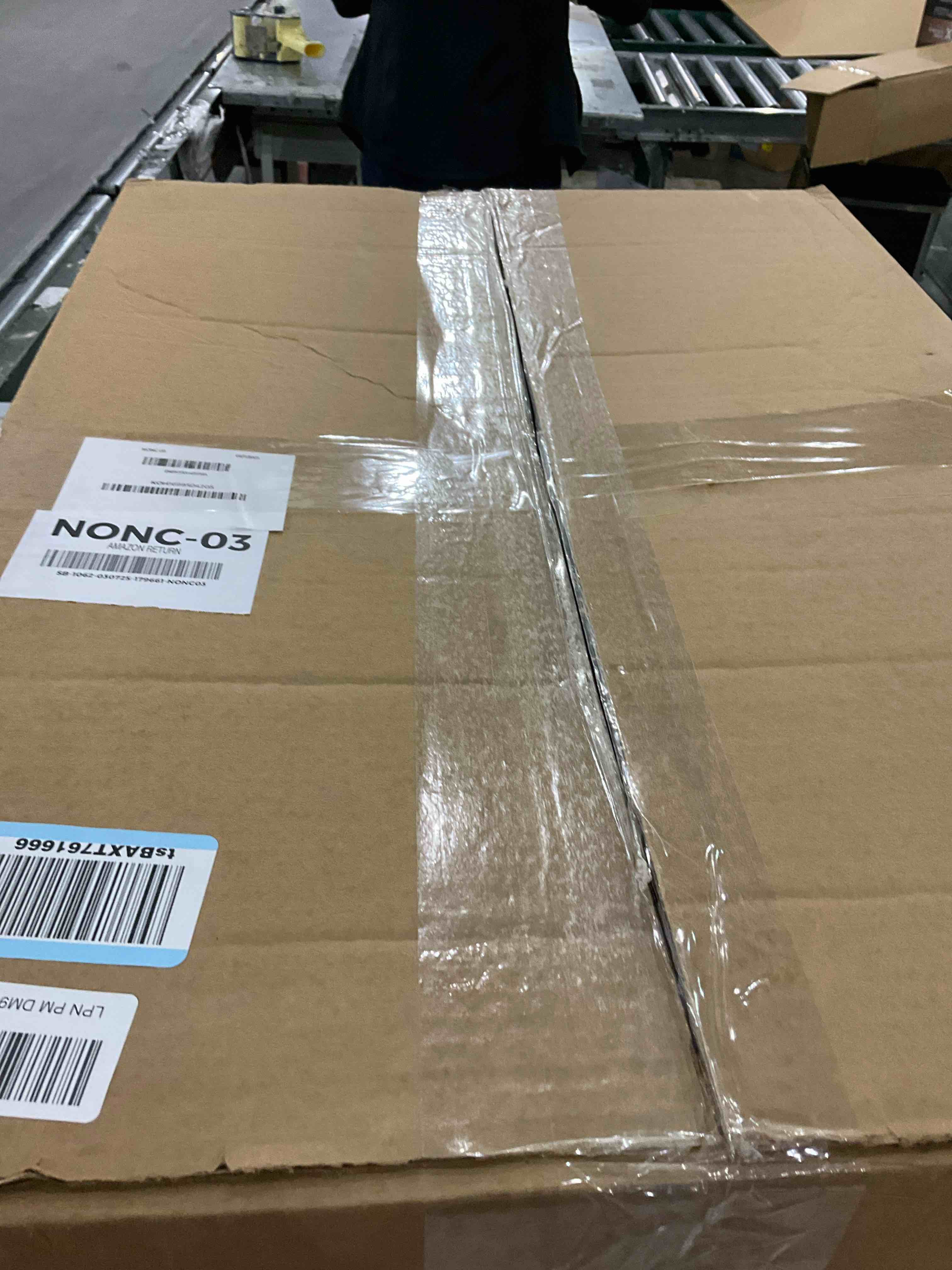 https://s3.amazonaws.com/lotting-images-prod/bidfta/PPE2493301_1746446832616.jpeg
