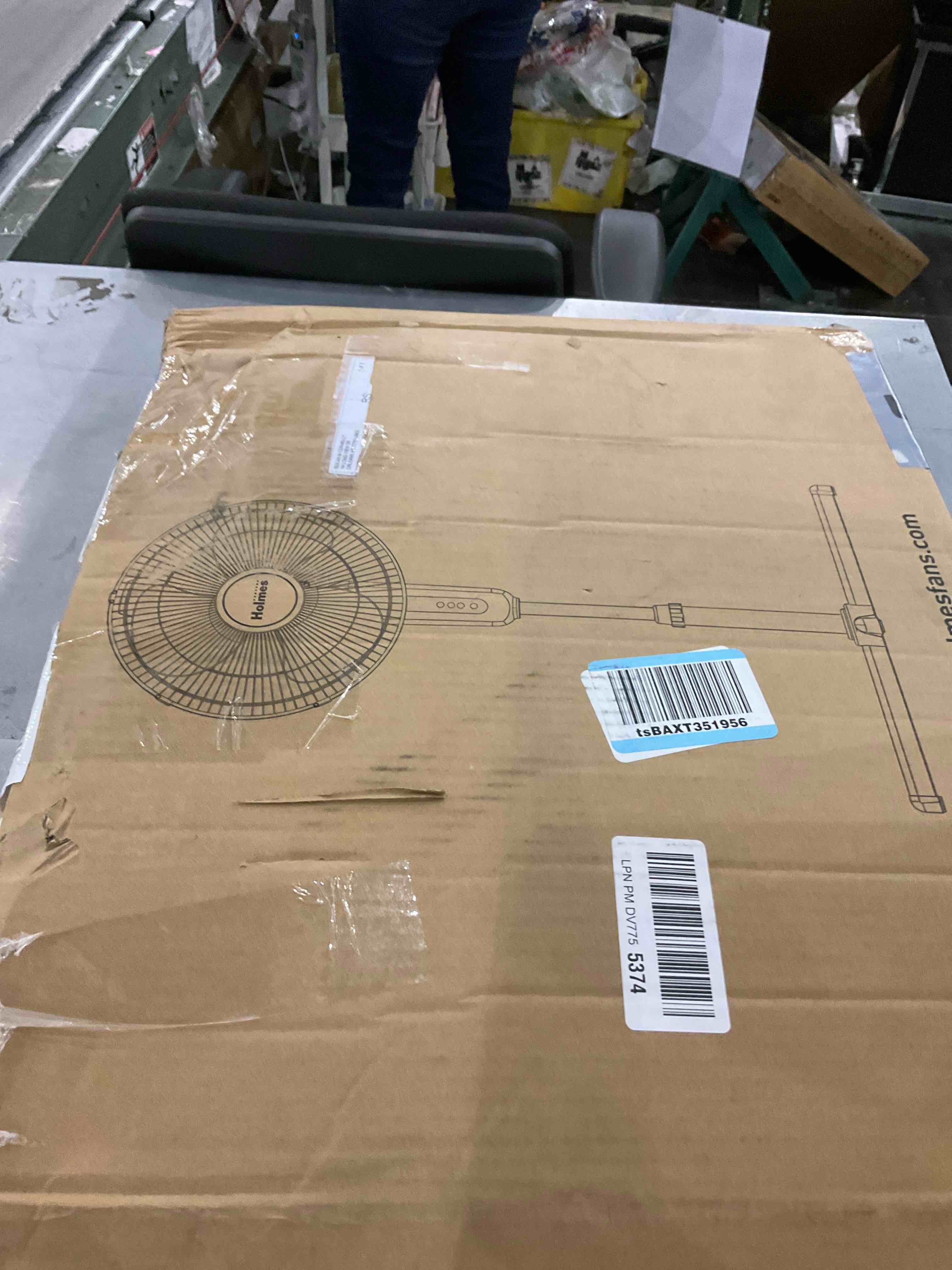 https://s3.amazonaws.com/lotting-images-prod/bidfta/PPE2493326_1746447578911.jpeg