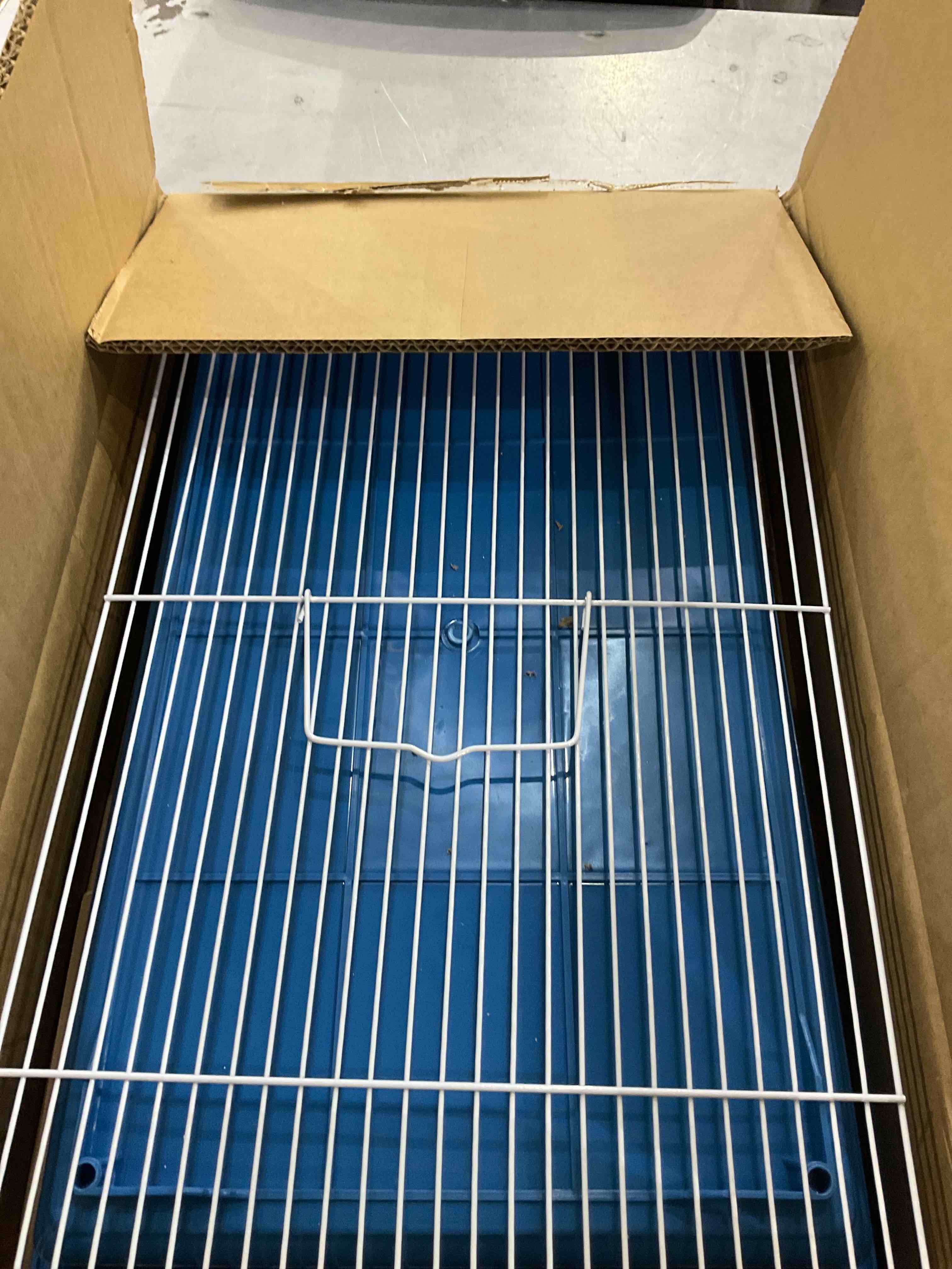 https://s3.amazonaws.com/lotting-images-prod/bidfta/PPE2493333_1746447716686.jpeg