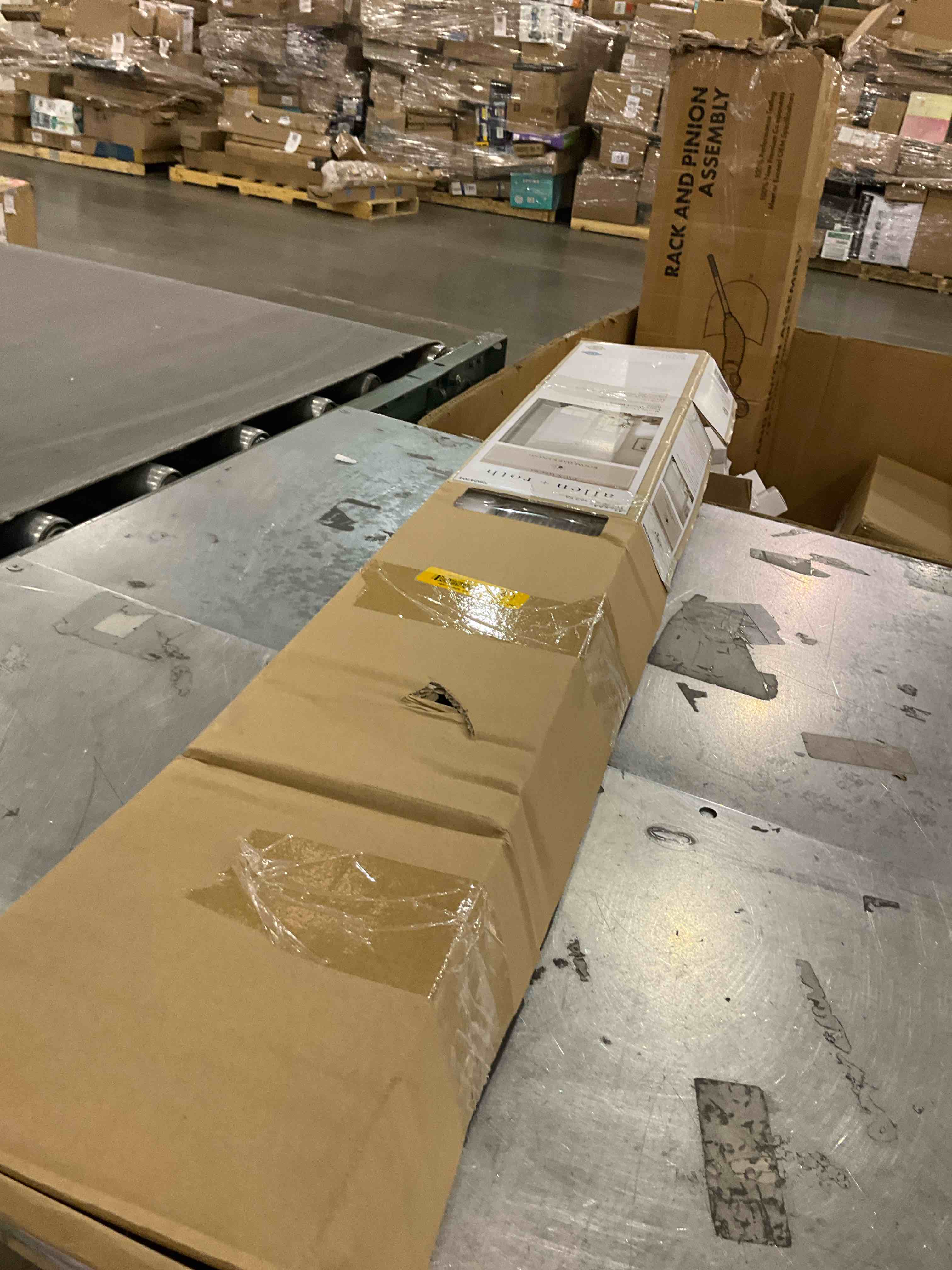 https://s3.amazonaws.com/lotting-images-prod/bidfta/PPE2493514_1746464808050.jpeg
