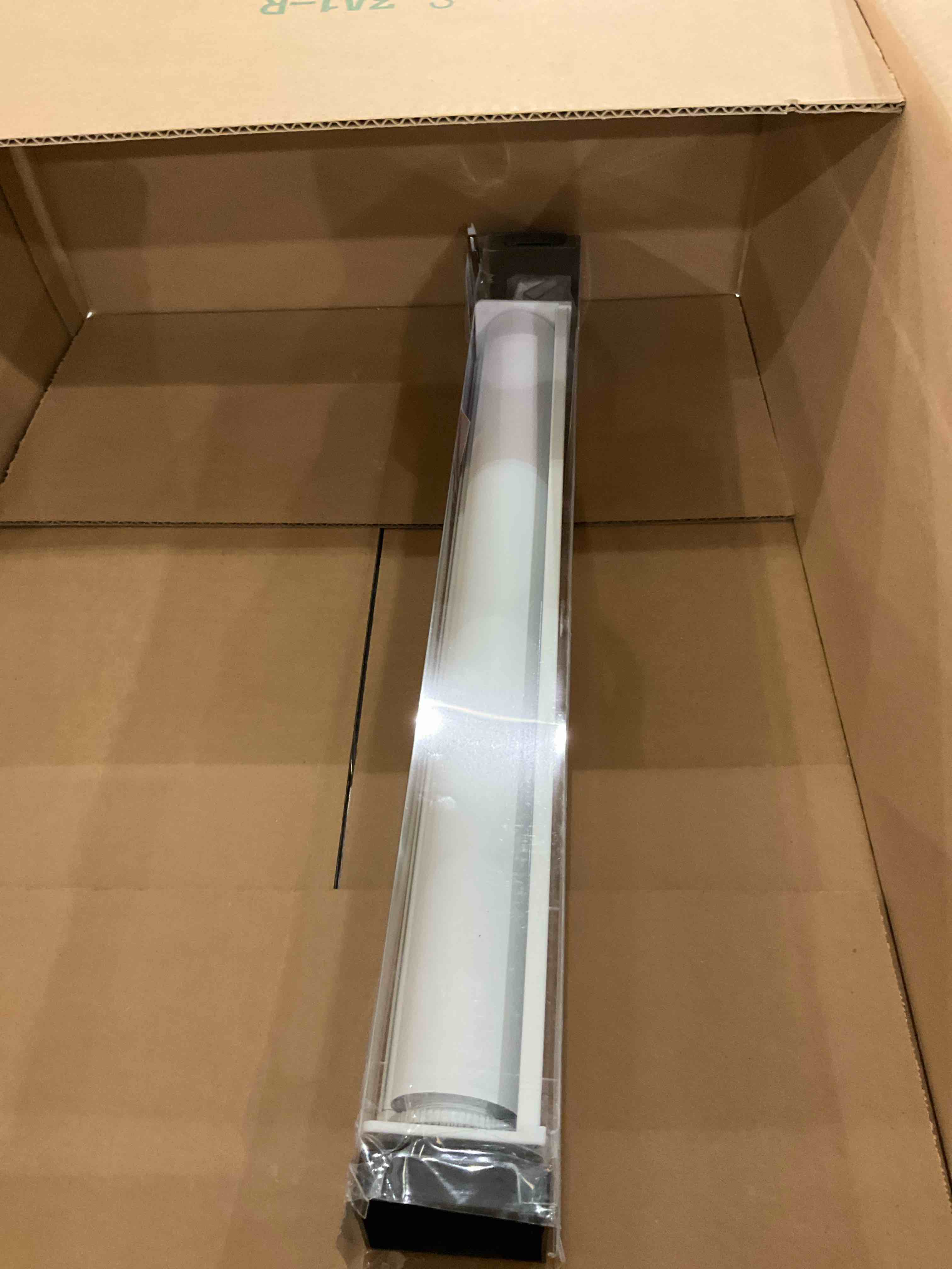 https://s3.amazonaws.com/lotting-images-prod/bidfta/PPE2493608_1746460268576.jpeg