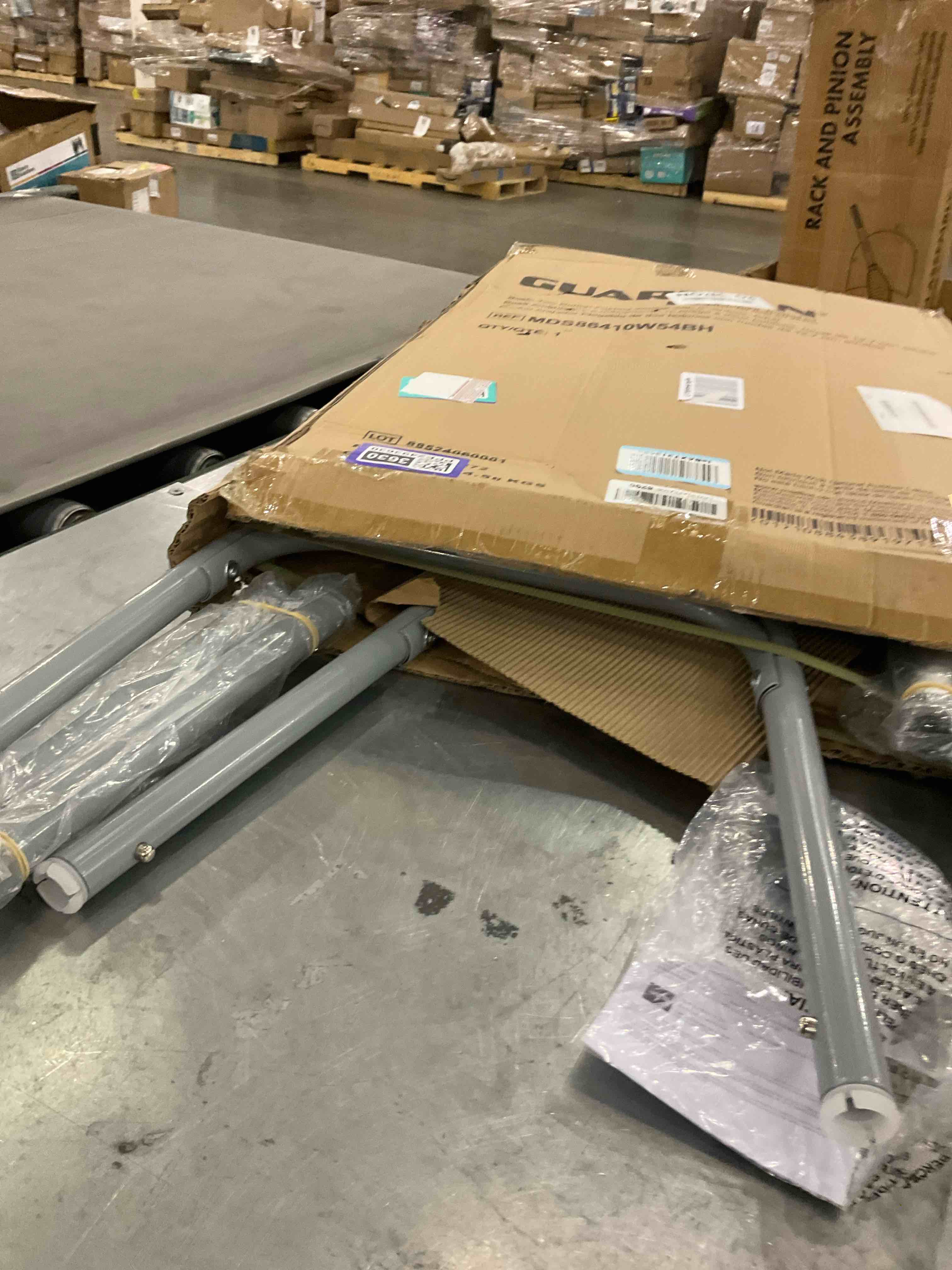https://s3.amazonaws.com/lotting-images-prod/bidfta/PPE2493630_1746466190661.jpeg