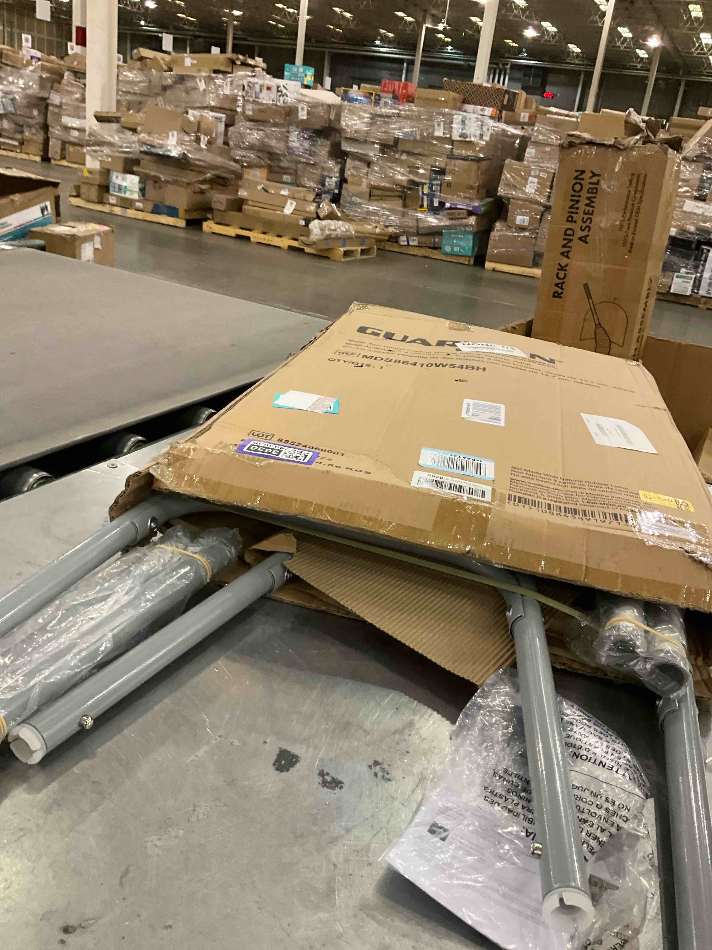 https://s3.amazonaws.com/lotting-images-prod/bidfta/PPE2493630_1746466193736.jpeg