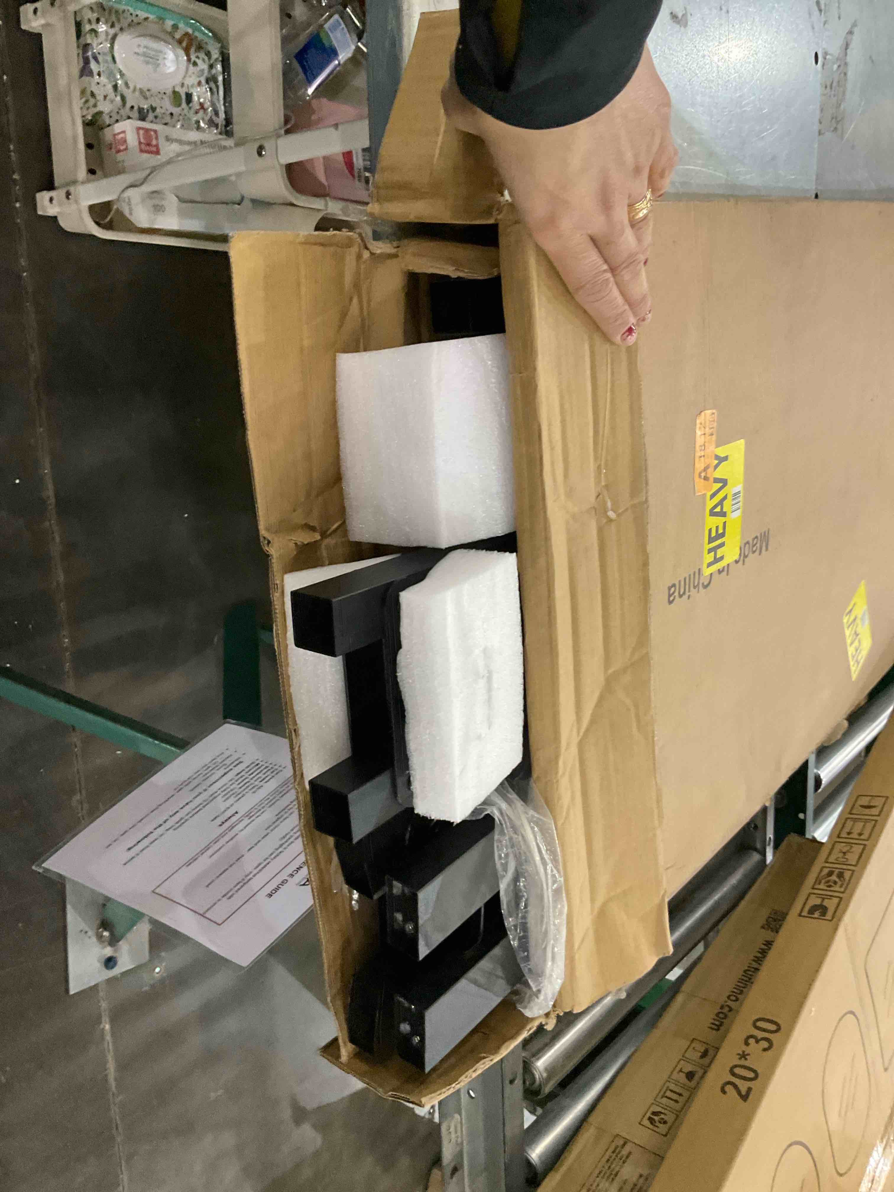 https://s3.amazonaws.com/lotting-images-prod/bidfta/PPE2493654_1746466846830.jpeg